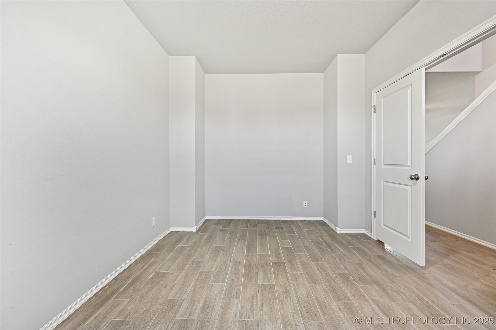 5109 S Nassau Avenue Property Photo 9