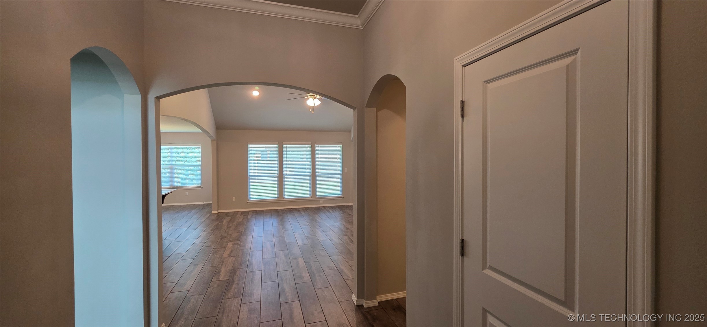 1502 E Utica Place Property Photo 4