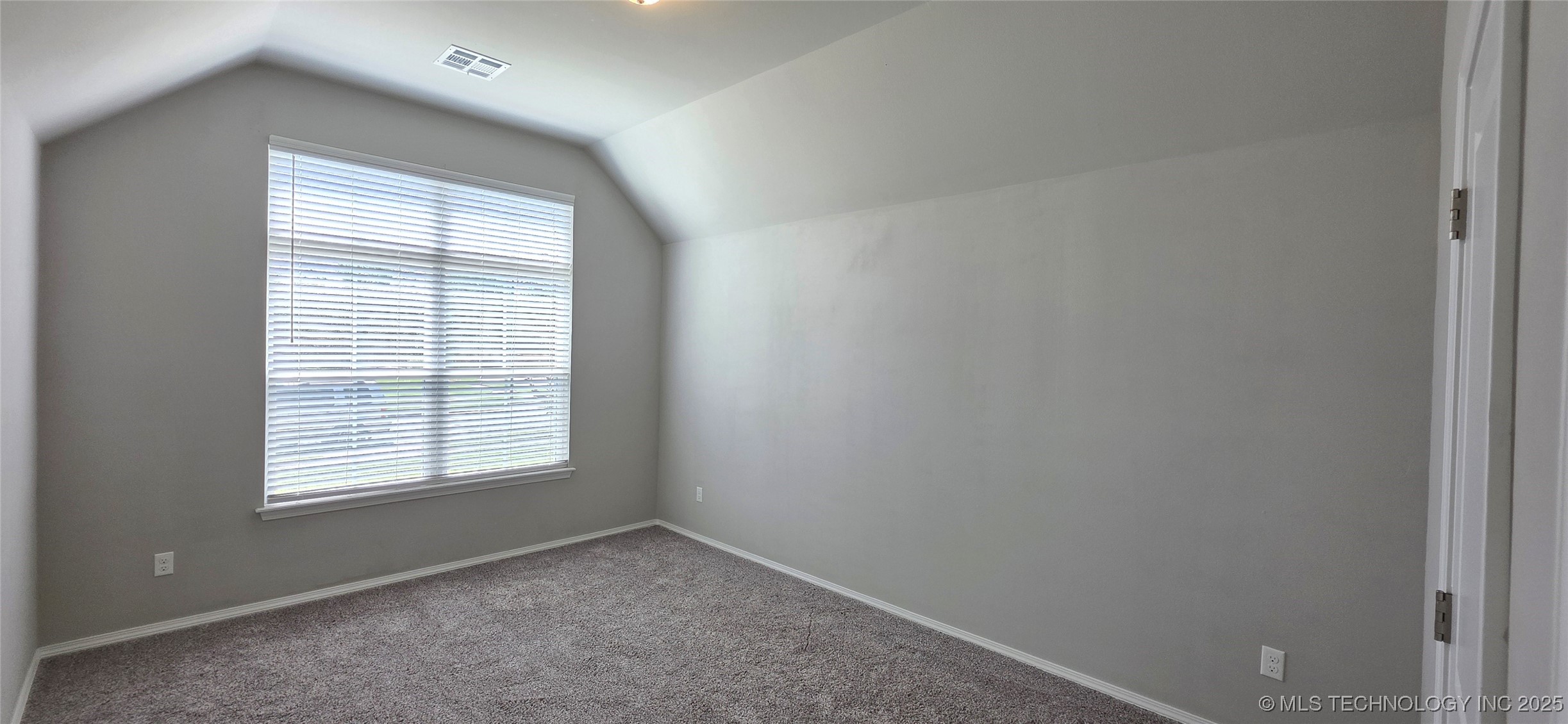 1502 E Utica Place Property Photo 5