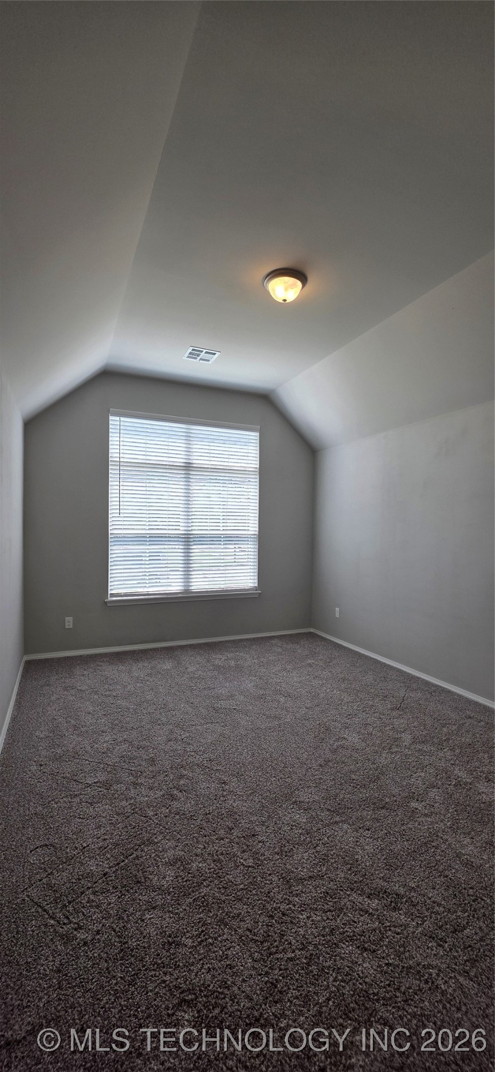 1502 E Utica Place Property Photo 6