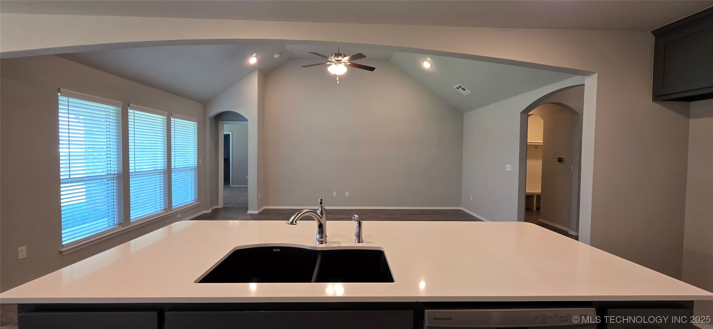 1502 E Utica Place Property Photo 9