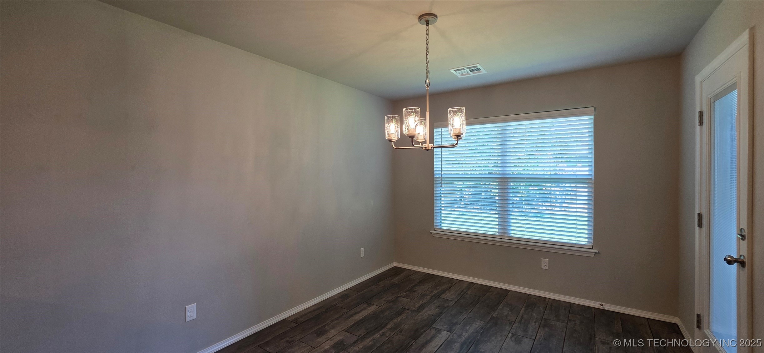 1502 E Utica Place Property Photo 12