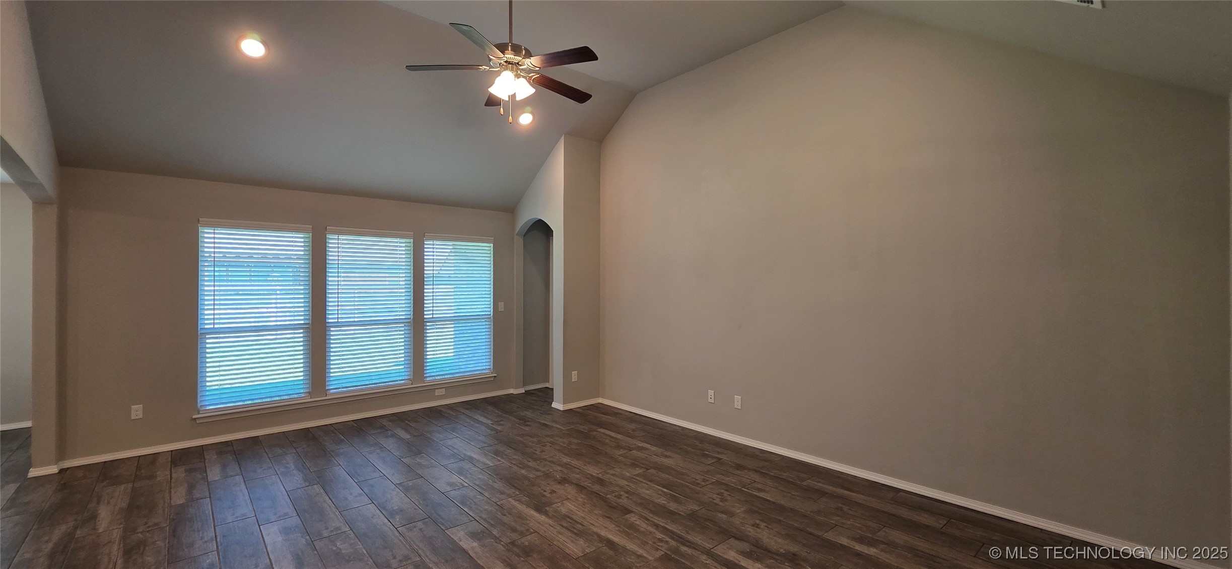 1502 E Utica Place Property Photo 17