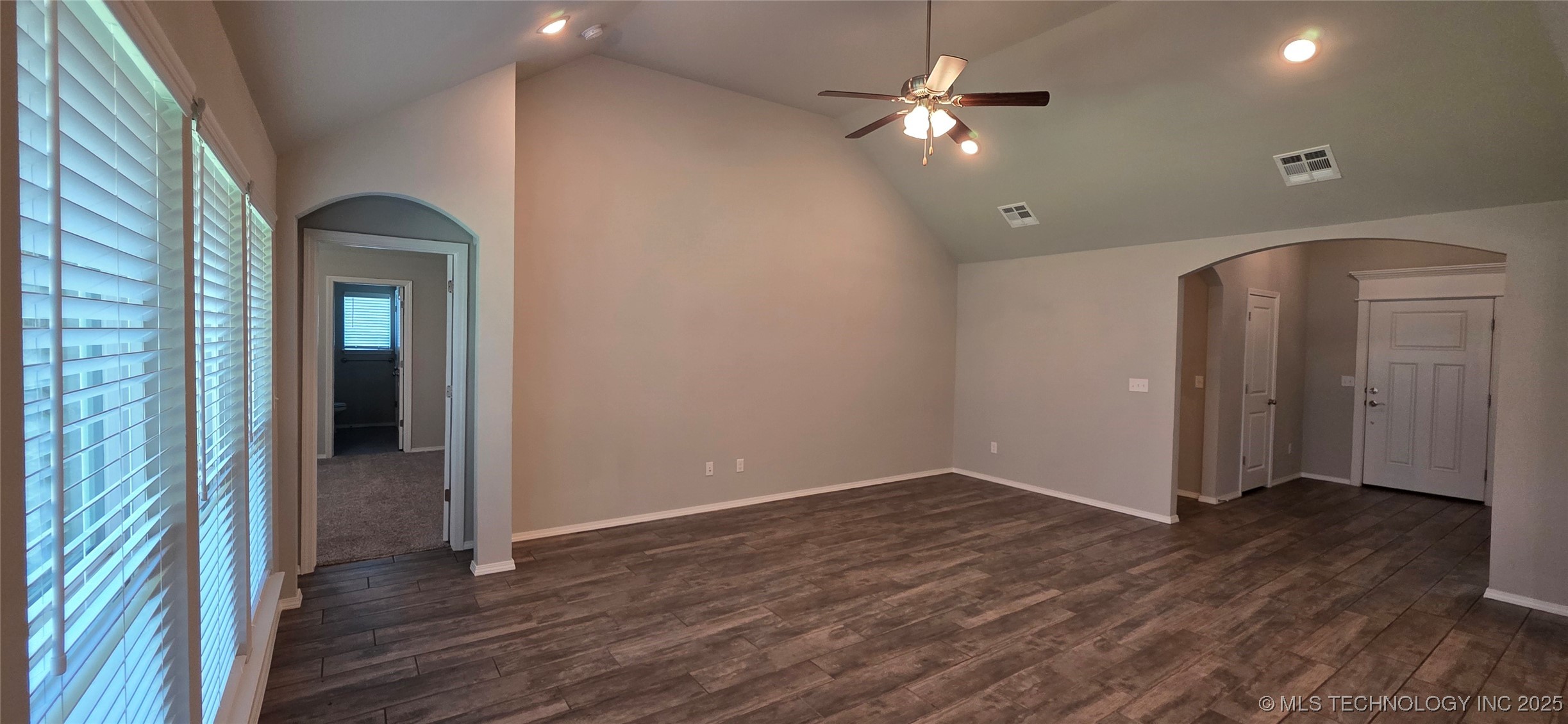 1502 E Utica Place Property Photo 18