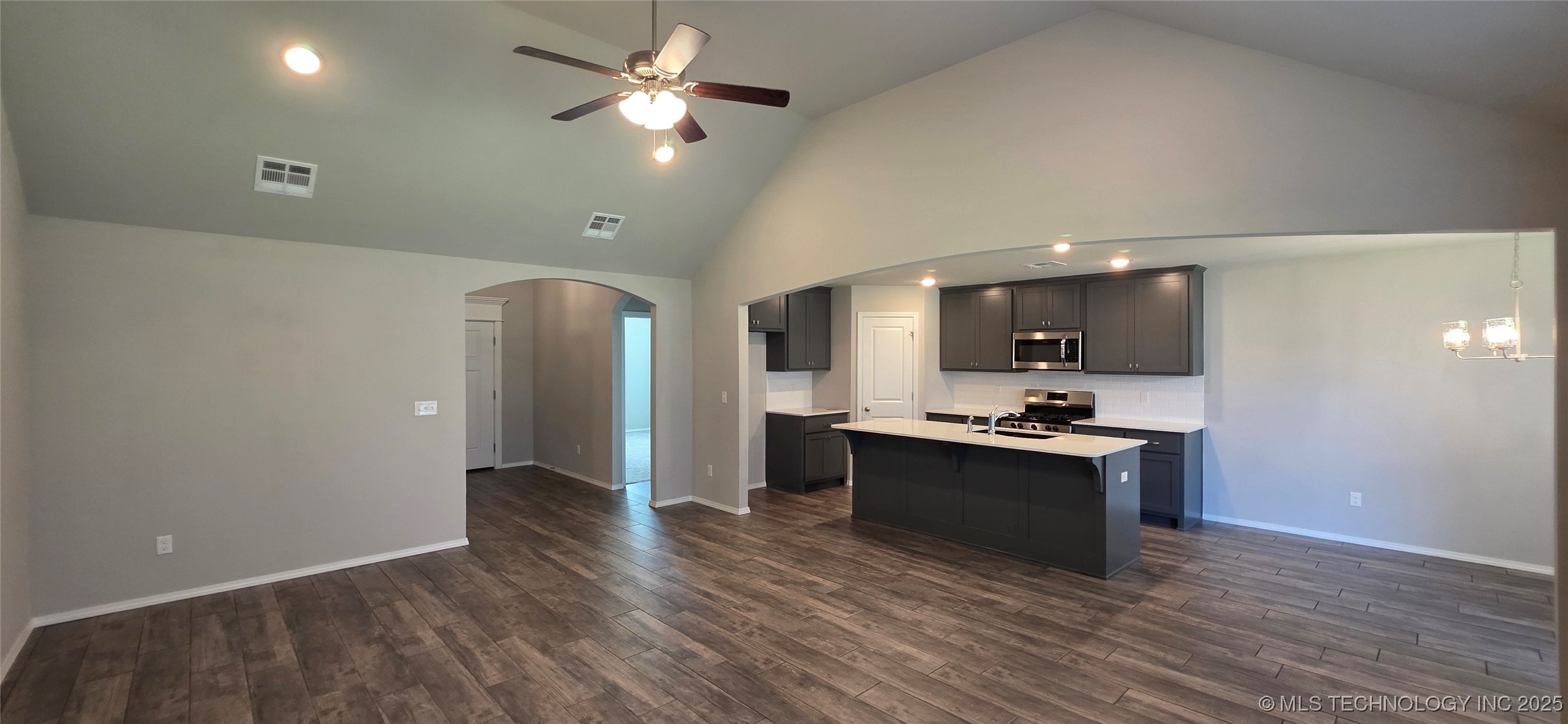 1502 E Utica Place Property Photo 19