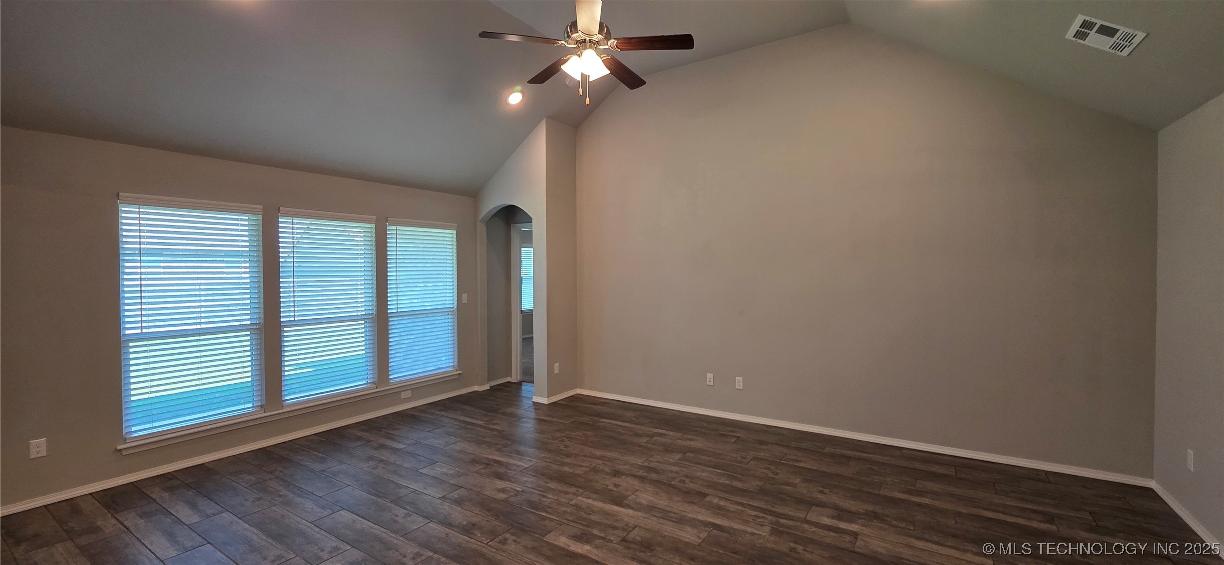 1502 E Utica Place Property Photo 20