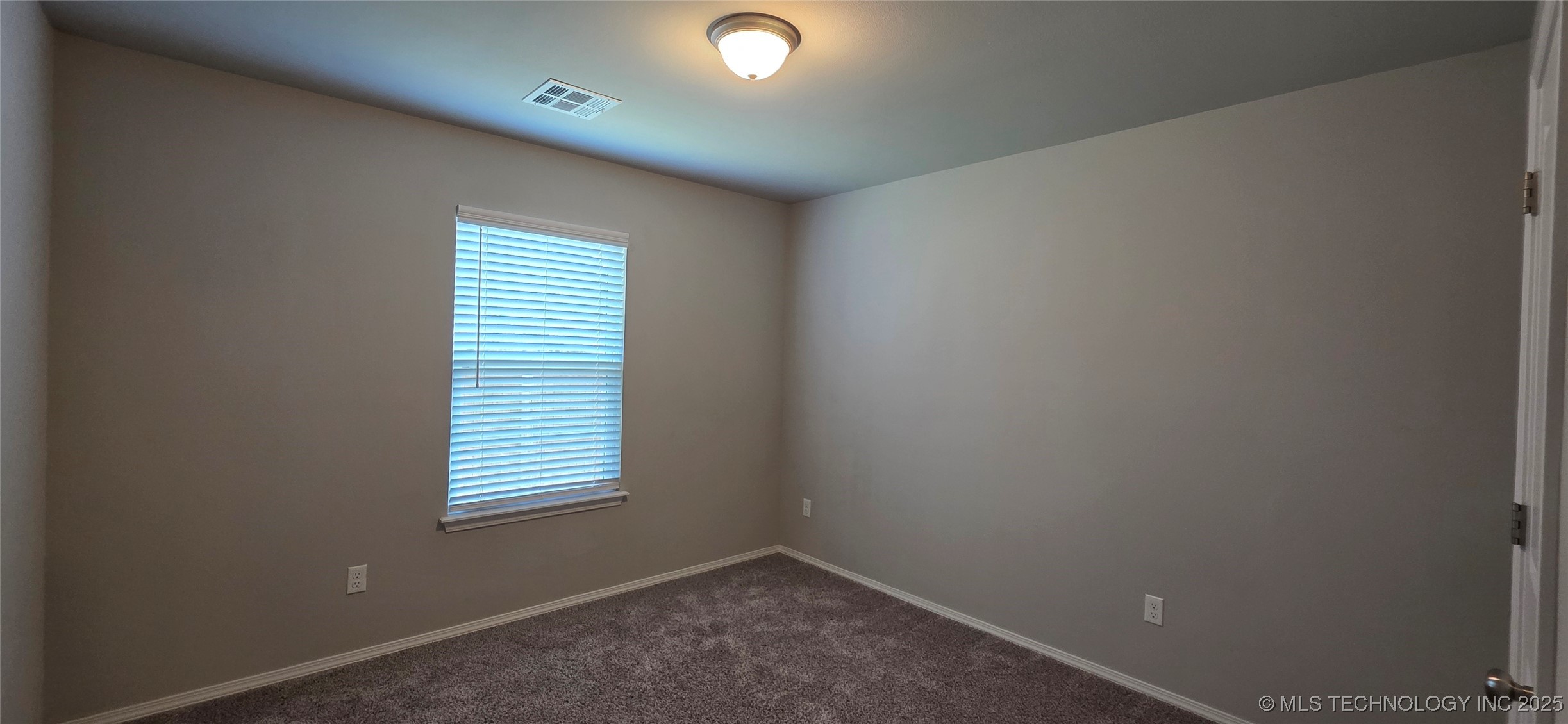 1502 E Utica Place Property Photo 31