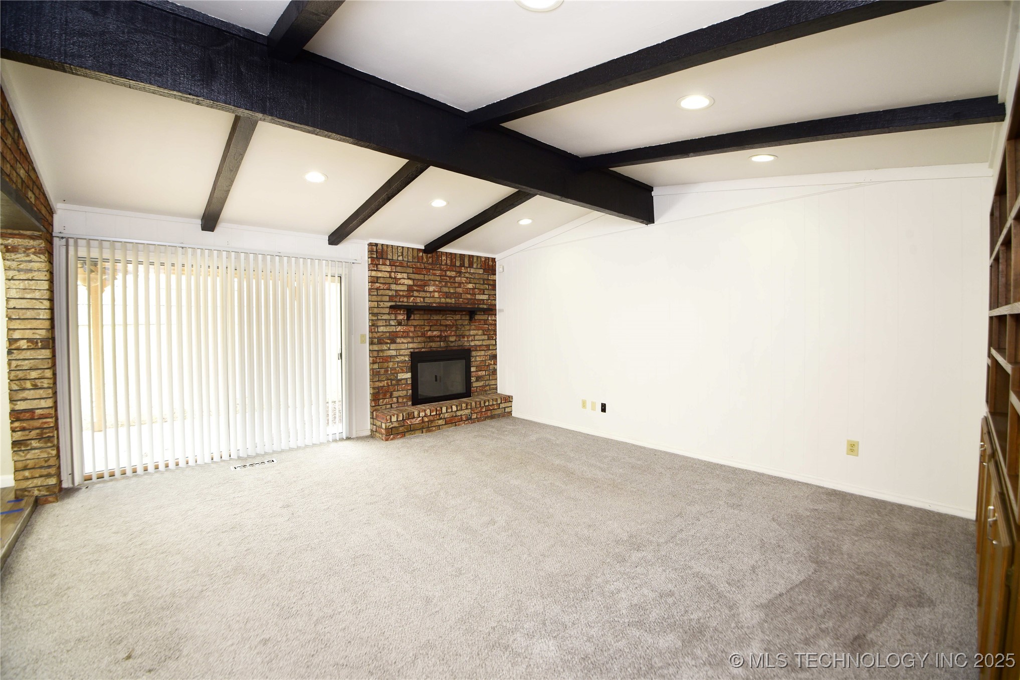 7811 S College Avenue Property Photo 3