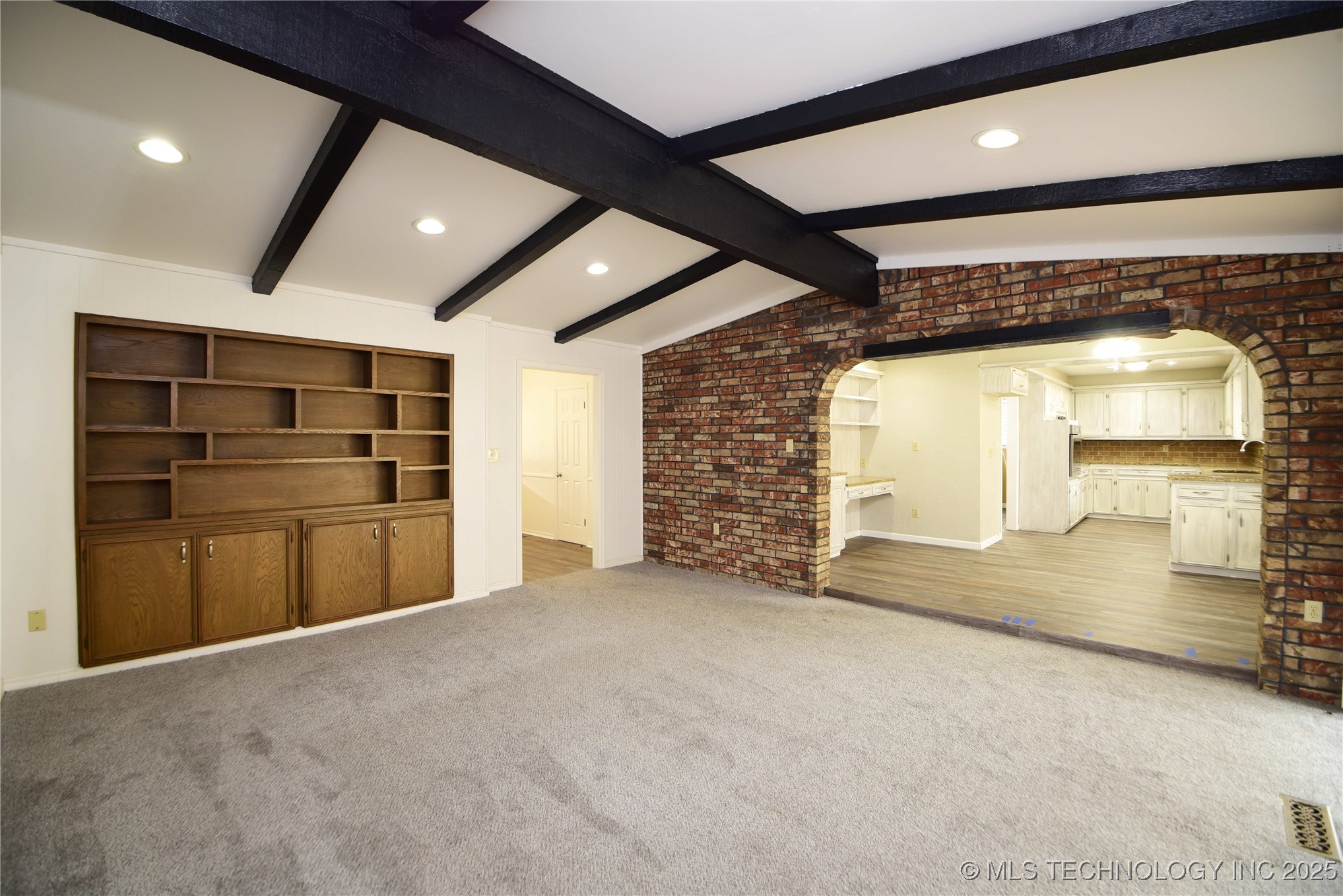 7811 S College Avenue Property Photo 4