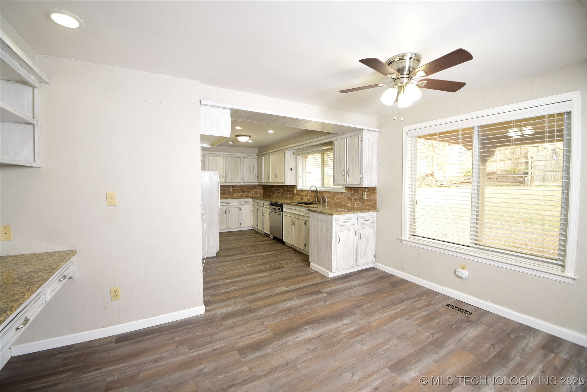 7811 S College Avenue Property Photo 5