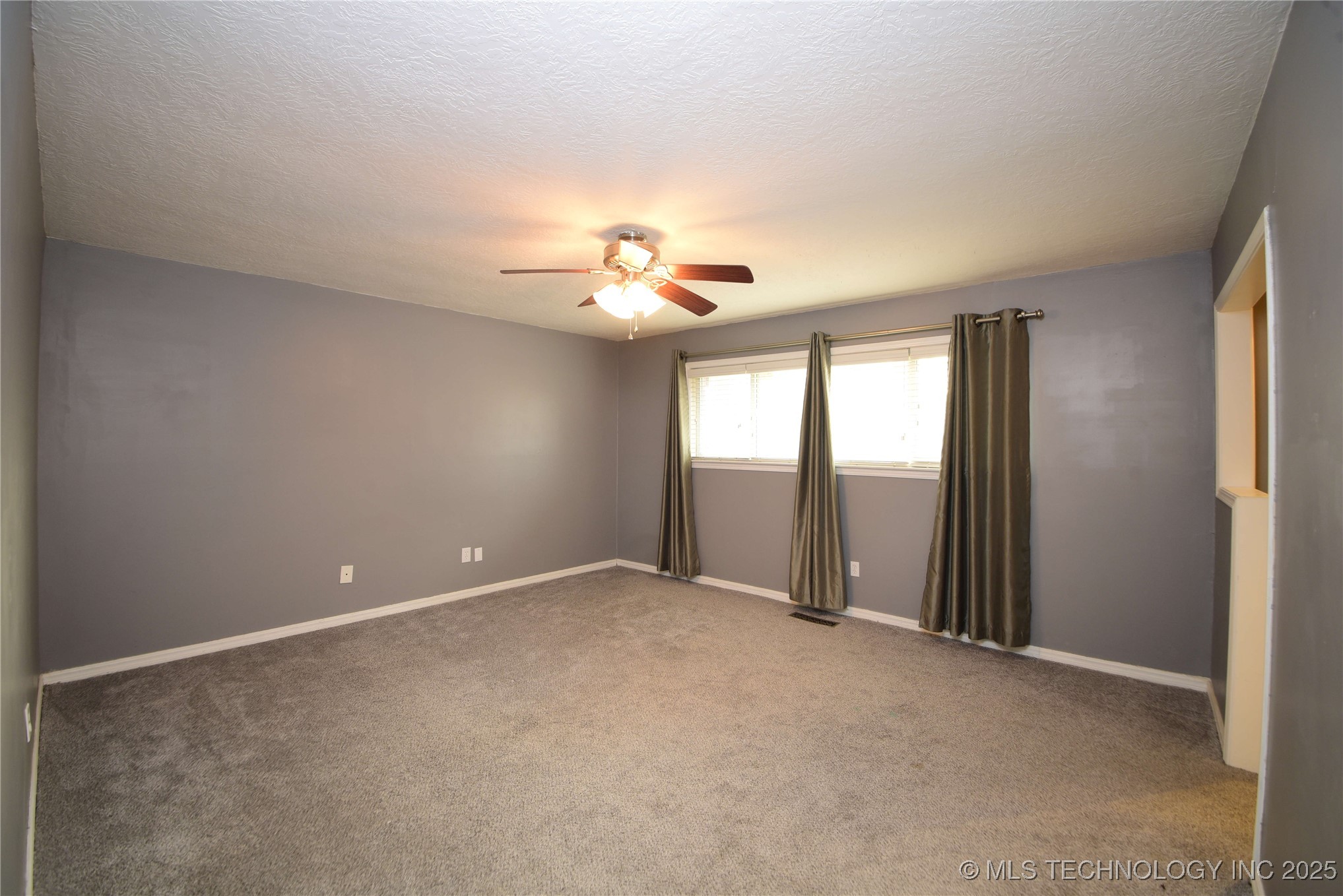 7811 S College Avenue Property Photo 11