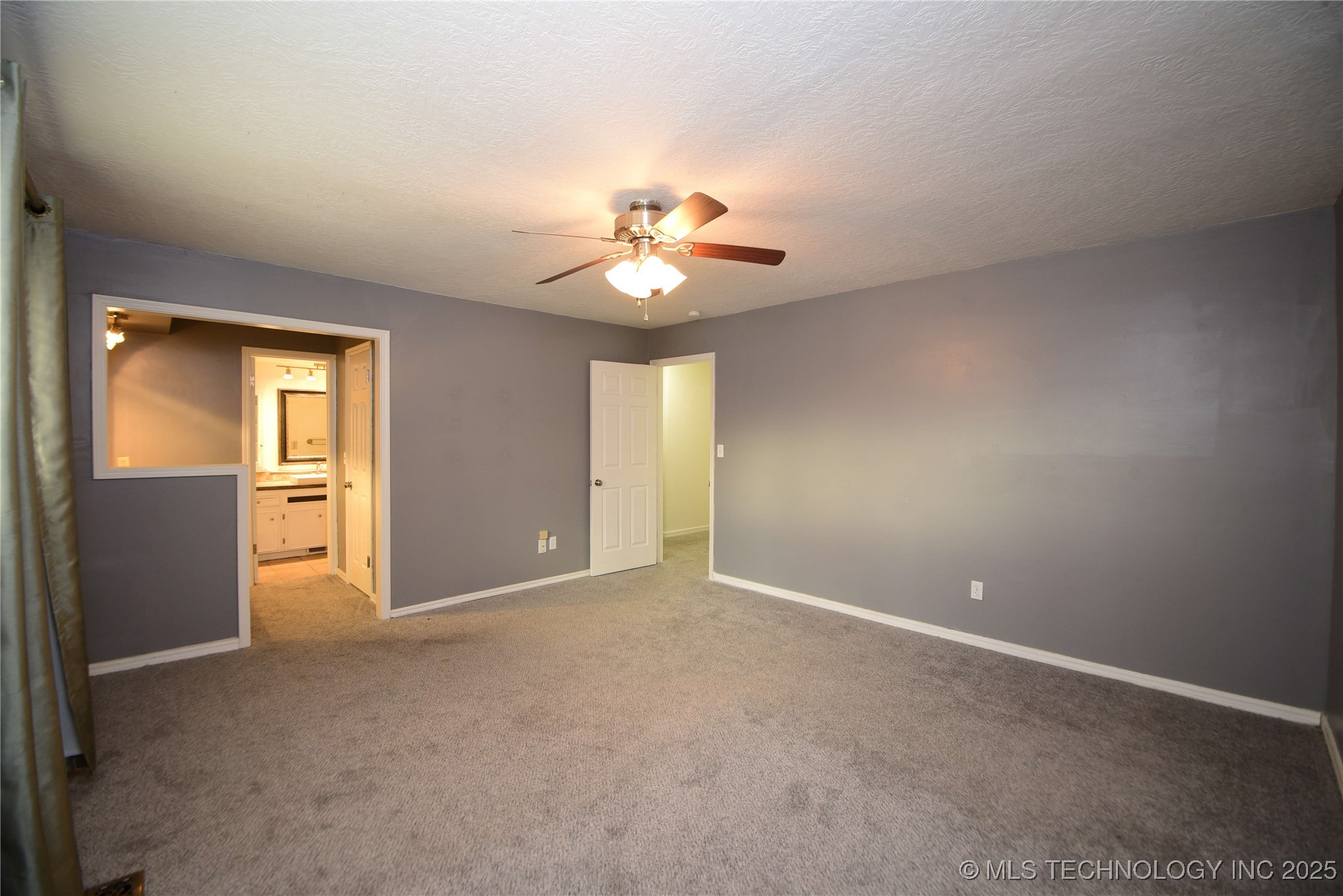 7811 S College Avenue Property Photo 12