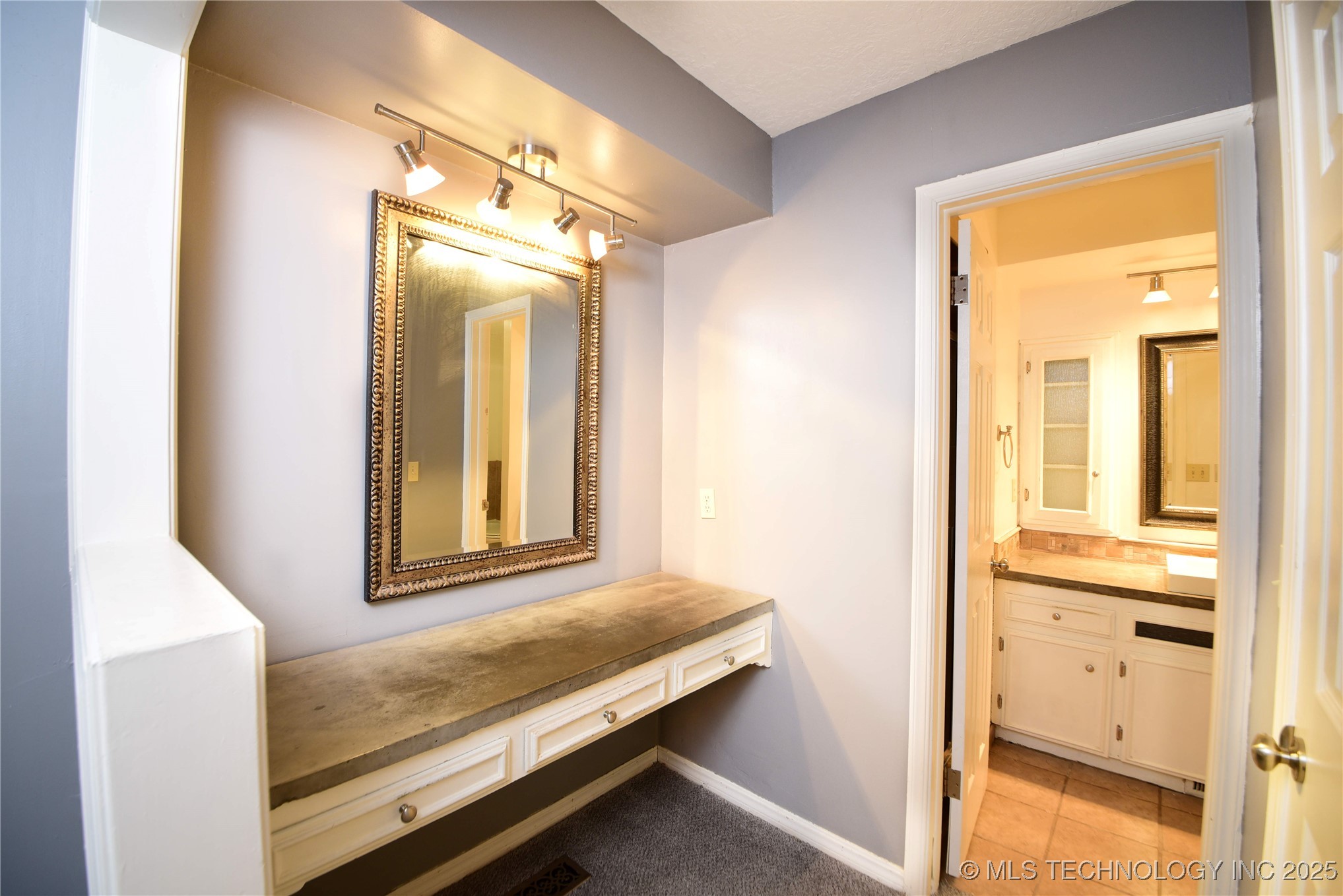 7811 S College Avenue Property Photo 13