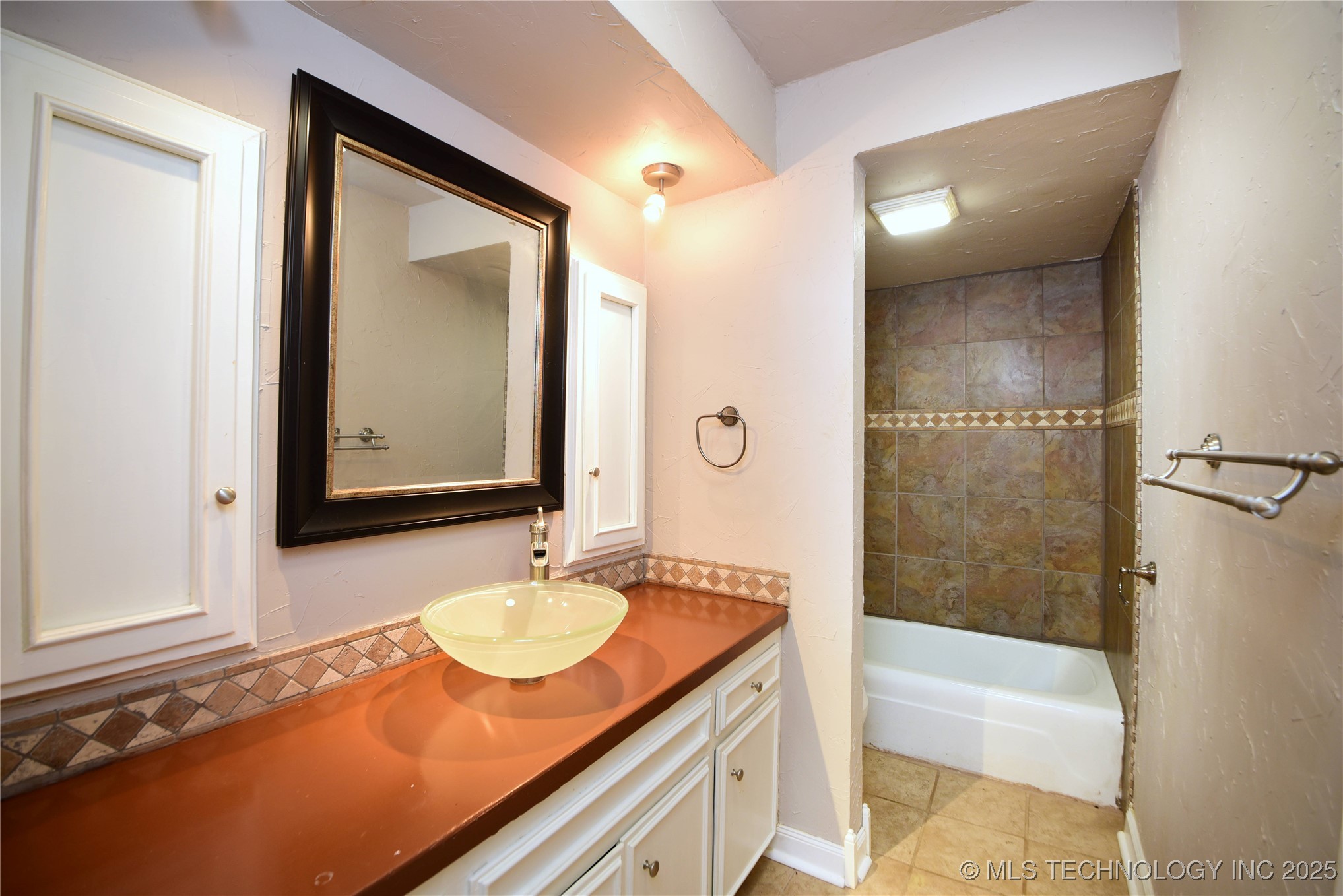 7811 S College Avenue Property Photo 17