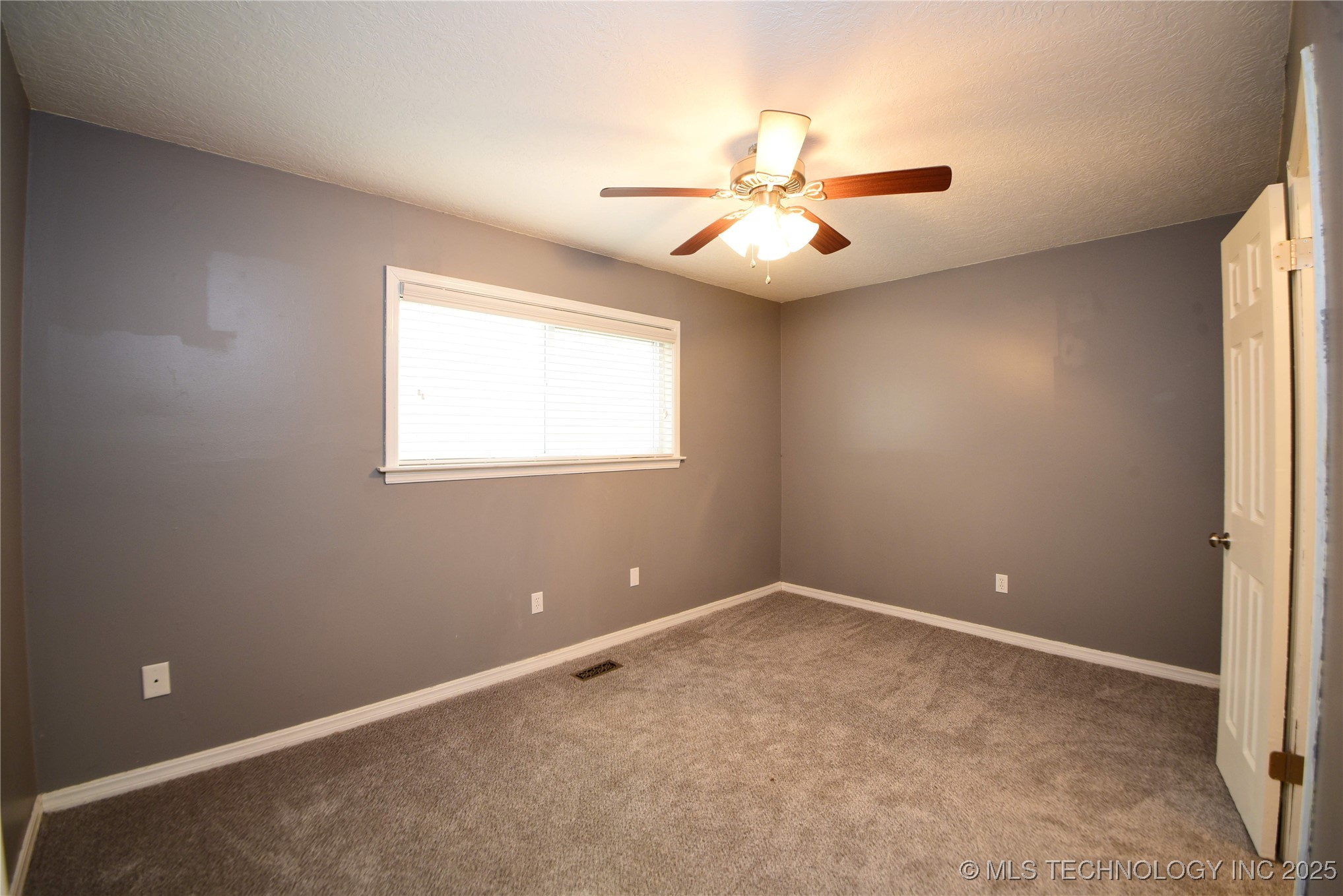 7811 S College Avenue Property Photo 18