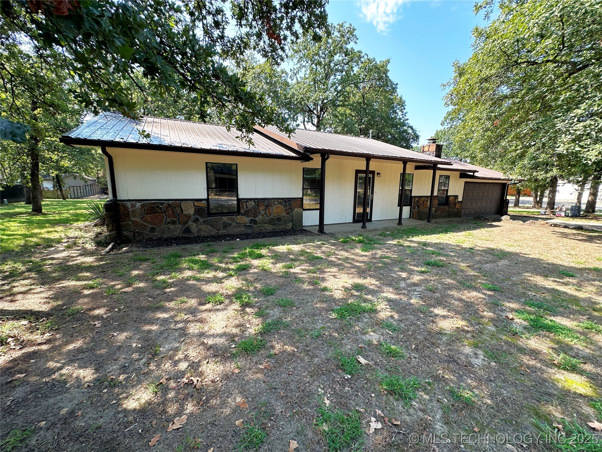 417308 Bridgeport Road Property Photo 2