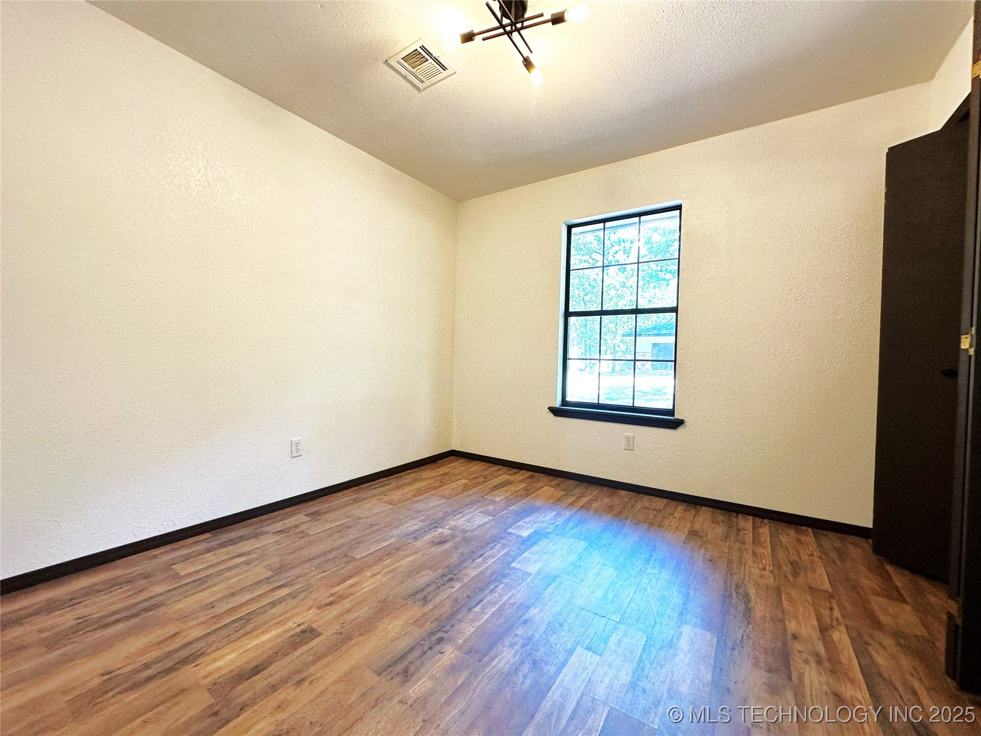 417308 Bridgeport Road Property Photo 26