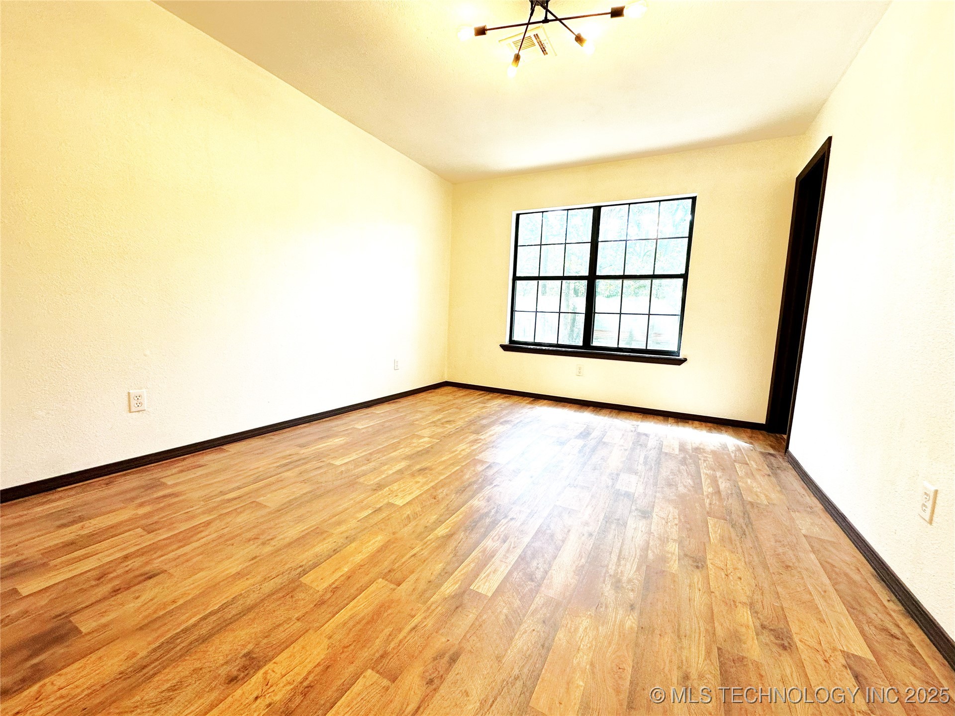 417308 Bridgeport Road Property Photo 35