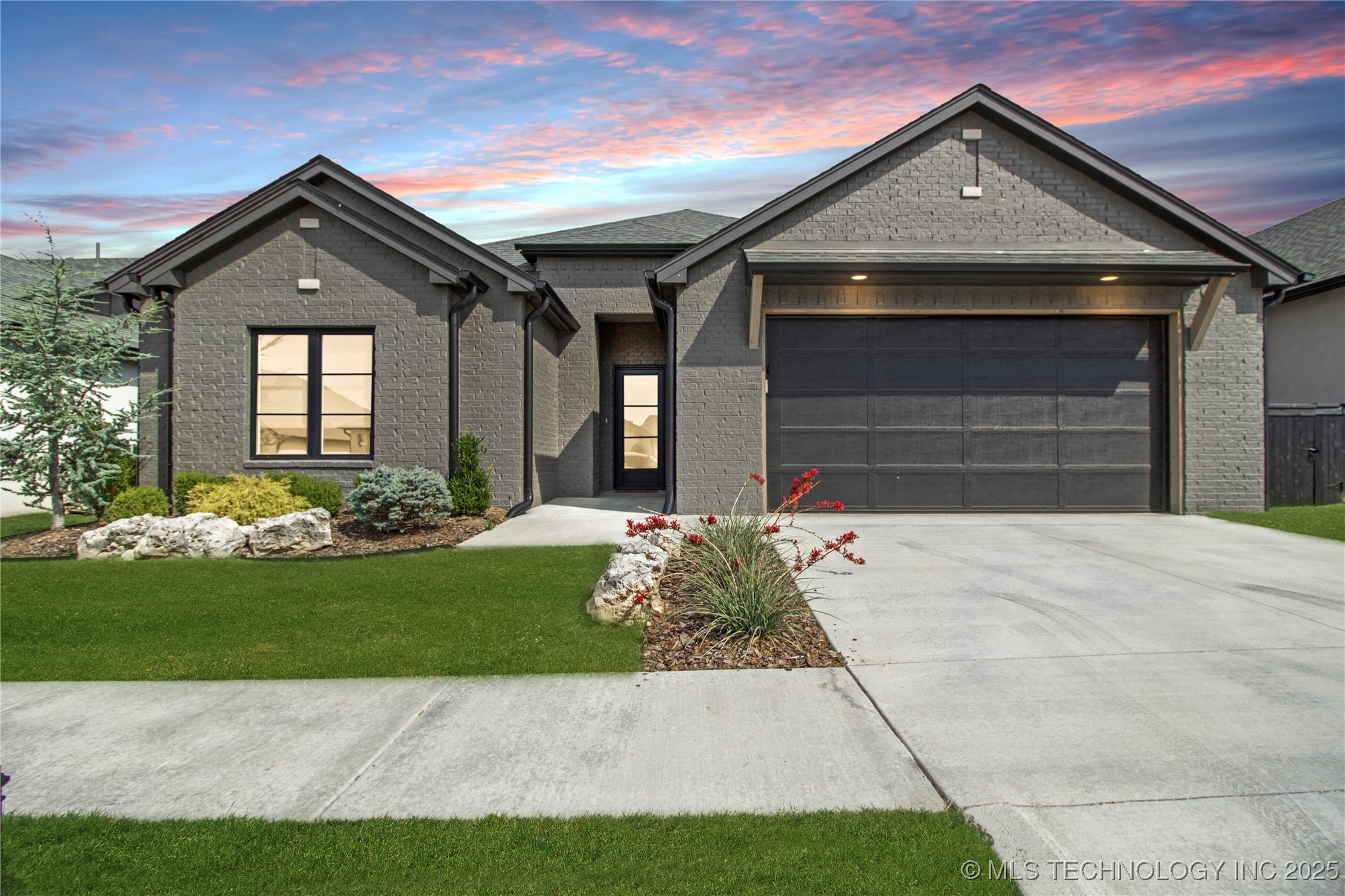 1105 W 86th Street Property Photo 1