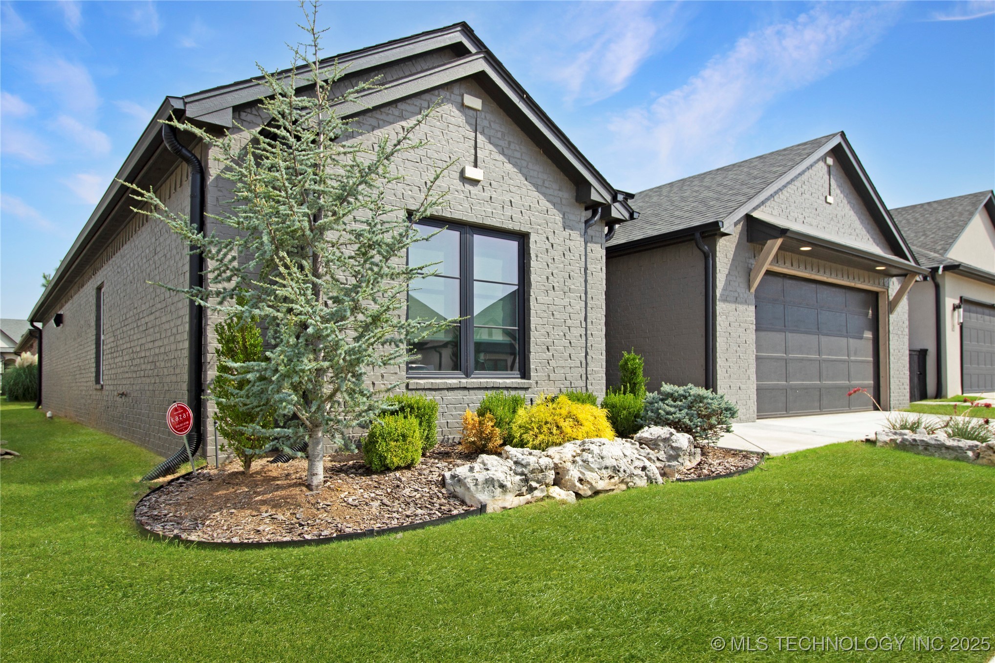 1105 W 86th Street Property Photo 3