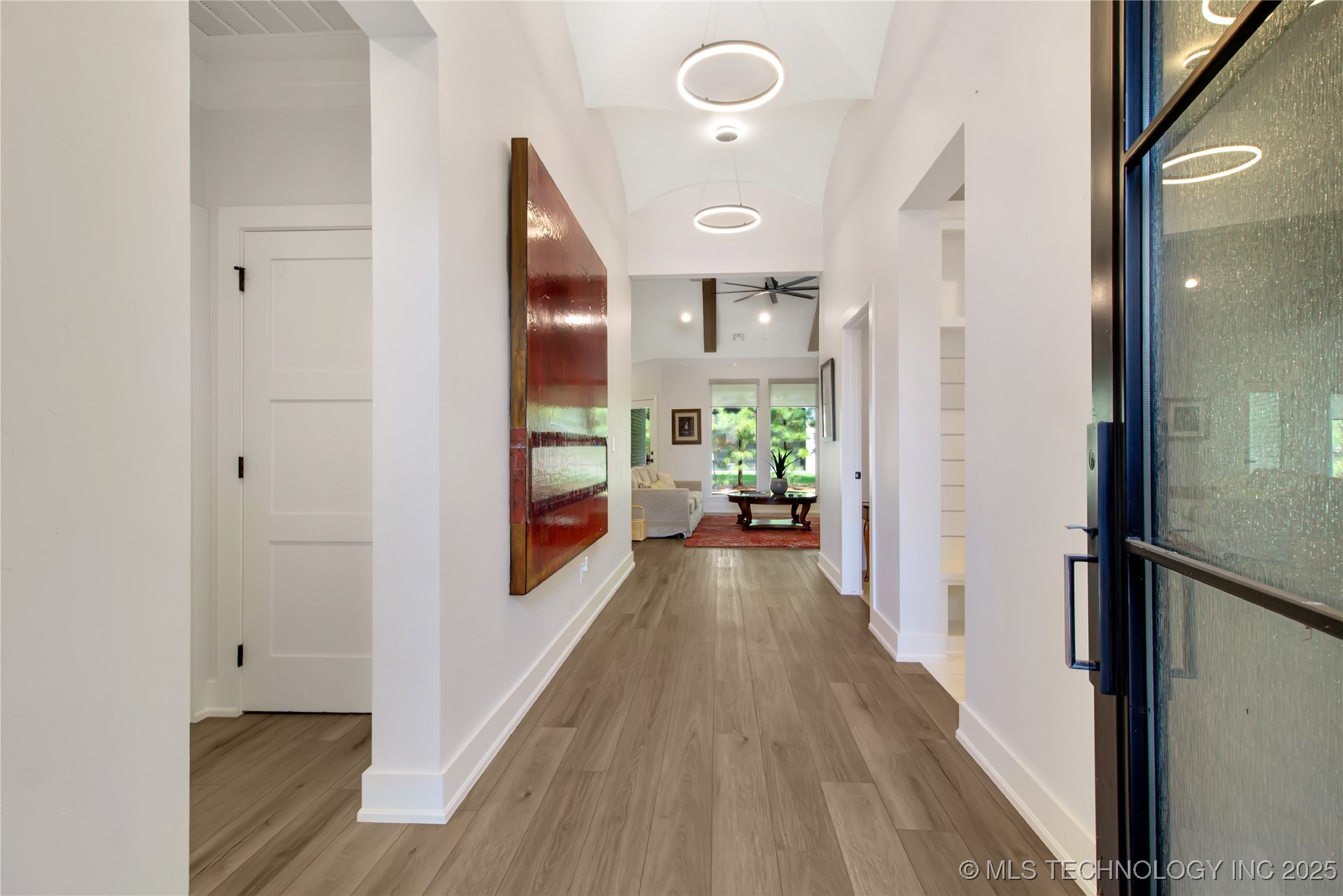 1105 W 86th Street Property Photo 4