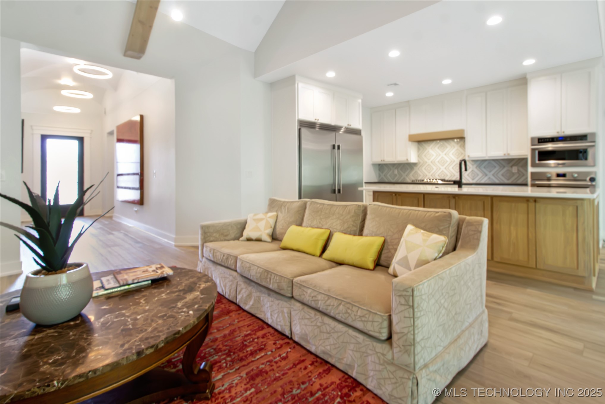 1105 W 86th Street Property Photo 9