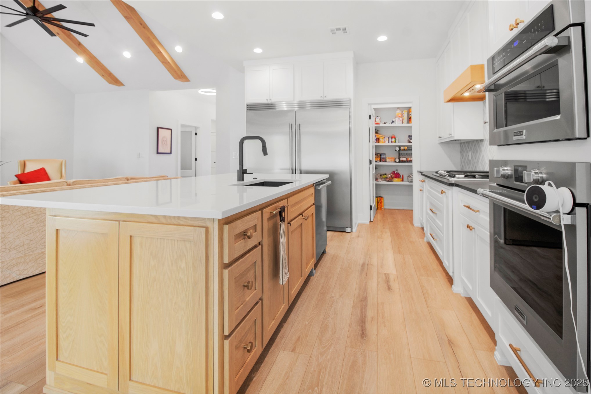 1105 W 86th Street Property Photo 12