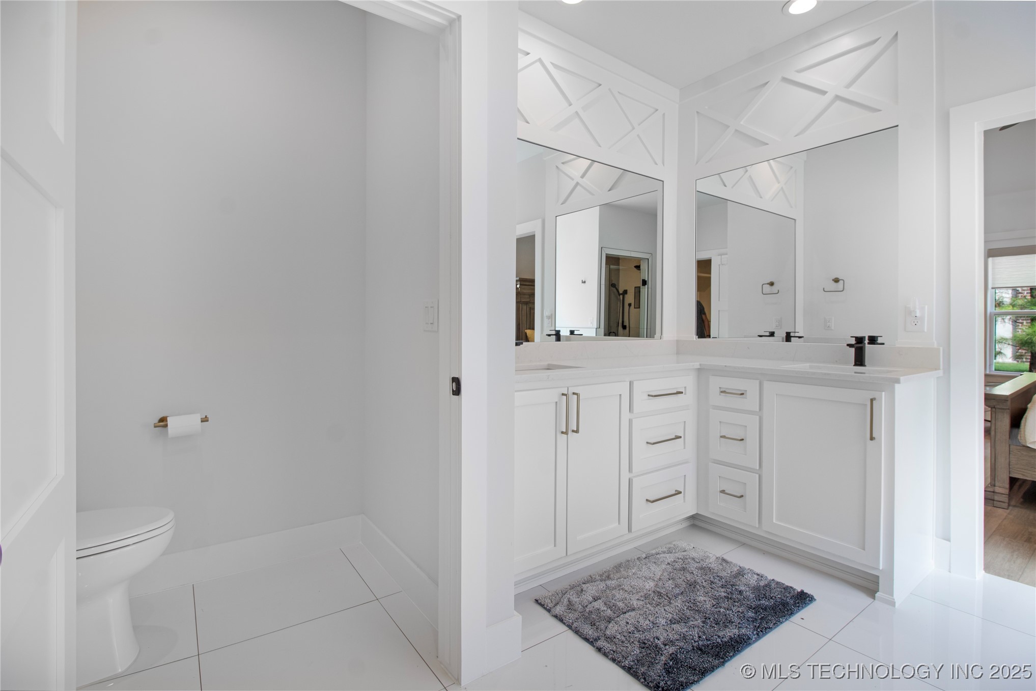 1105 W 86th Street Property Photo 21