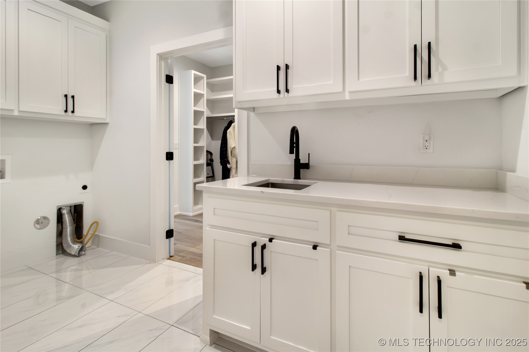 1105 W 86th Street Property Photo 23