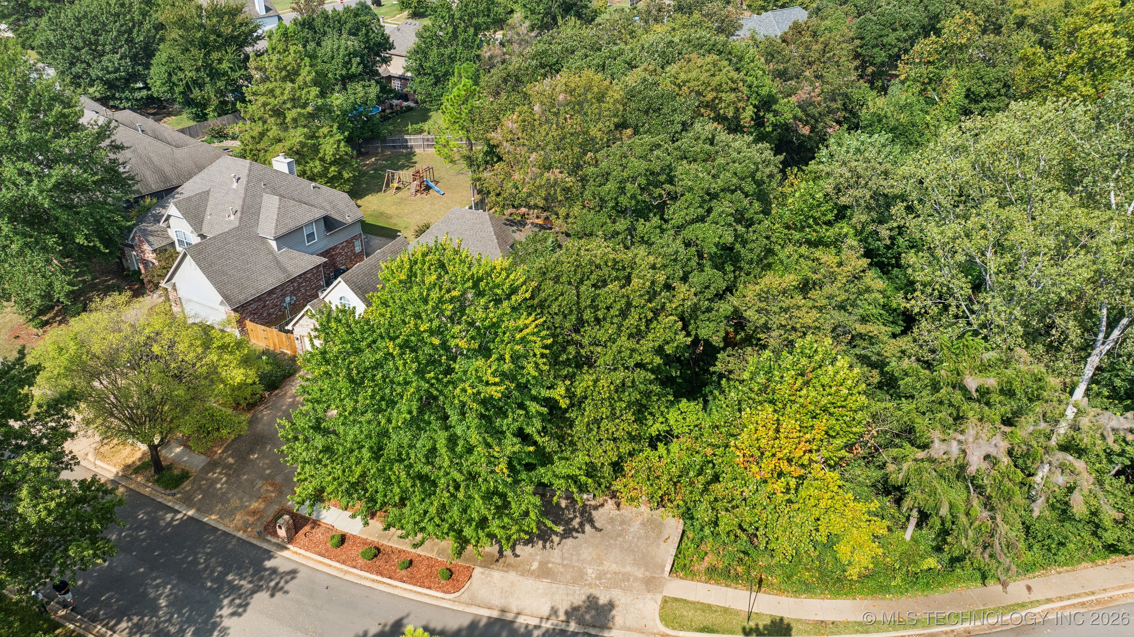 914 Ivy Lane Property Photo 4