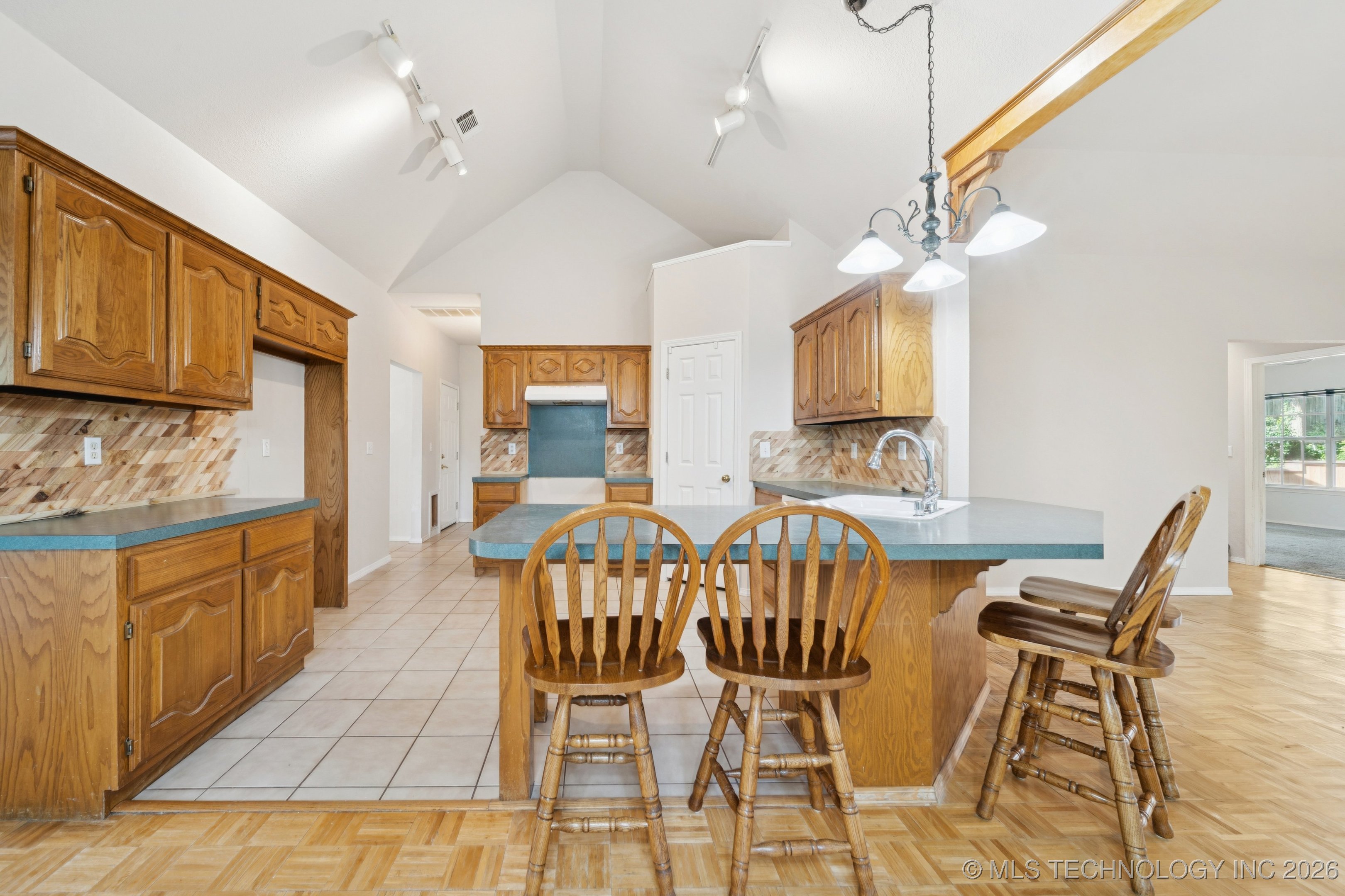 914 Ivy Lane Property Photo 14