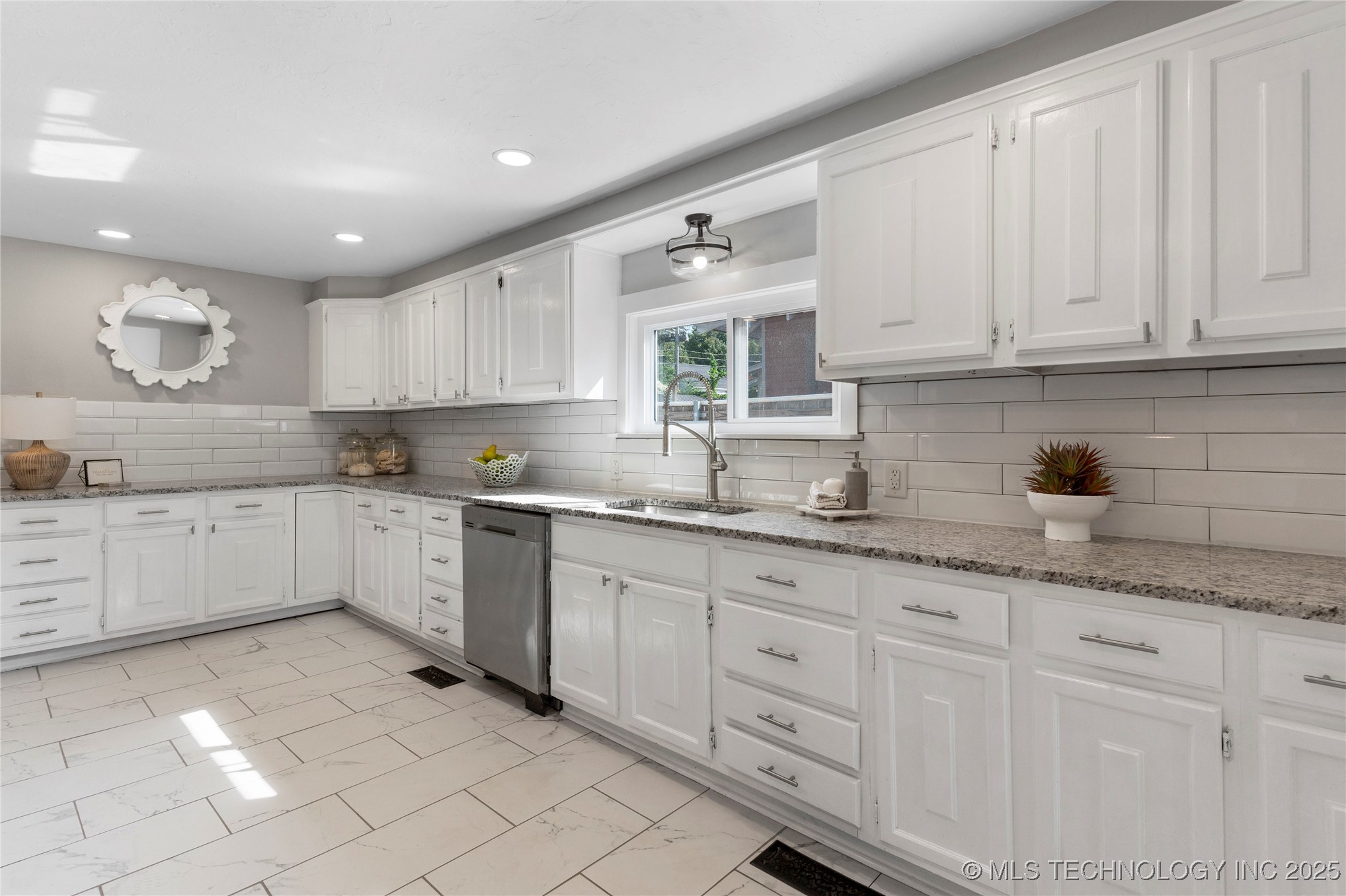 1815 W Cameron Street Property Photo 14