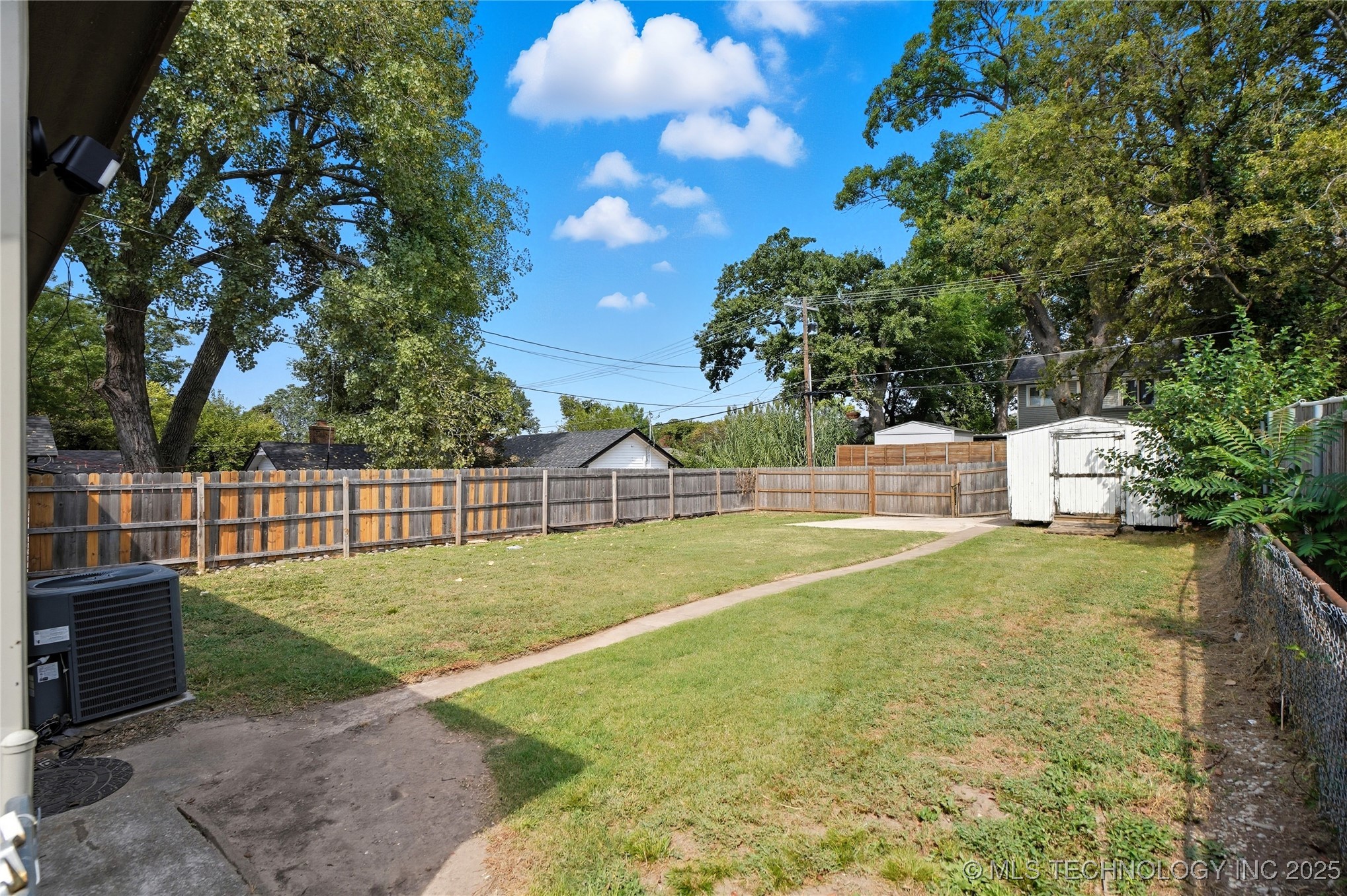 1815 W Cameron Street Property Photo 39