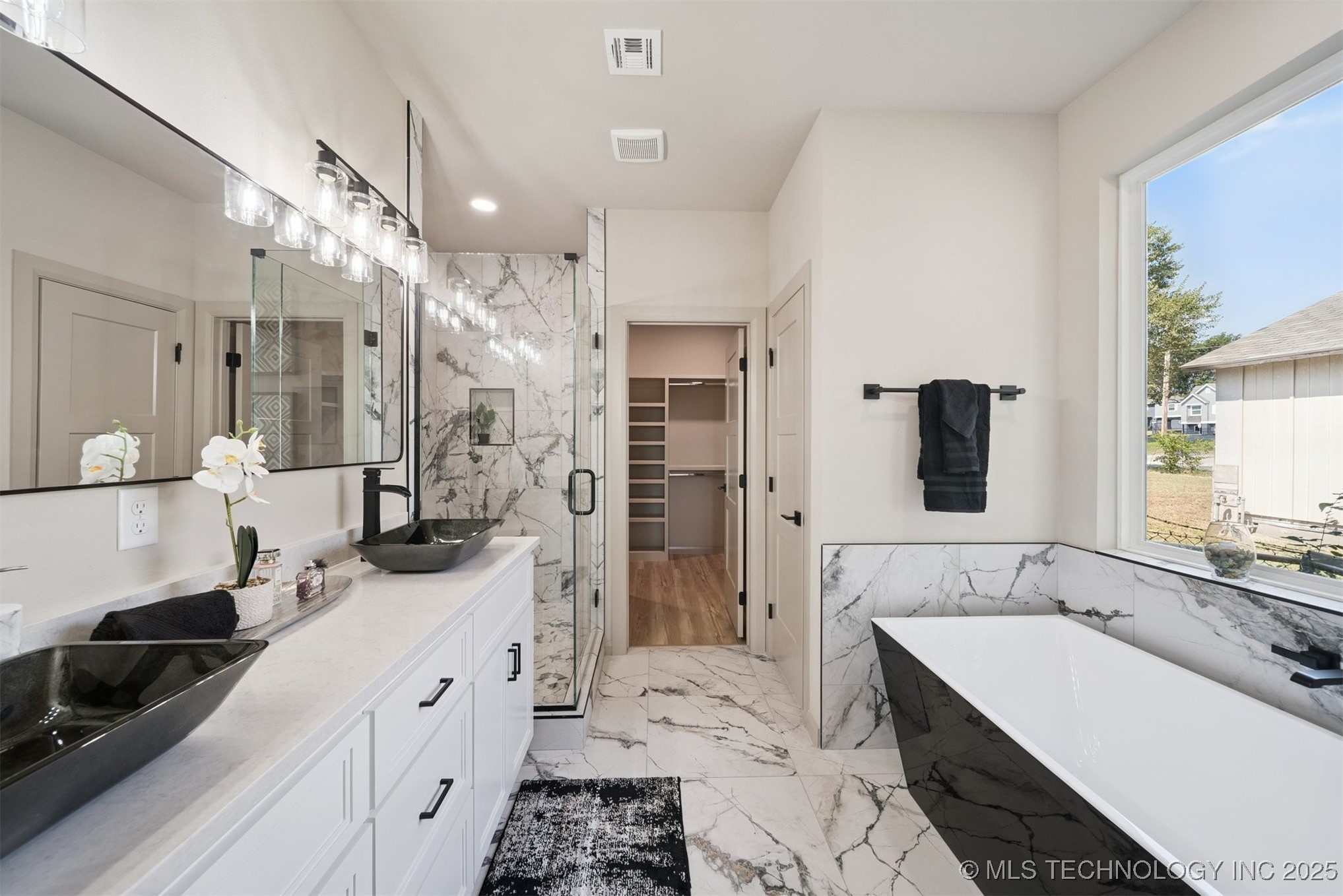 1833 N Troost Avenue Property Photo 3