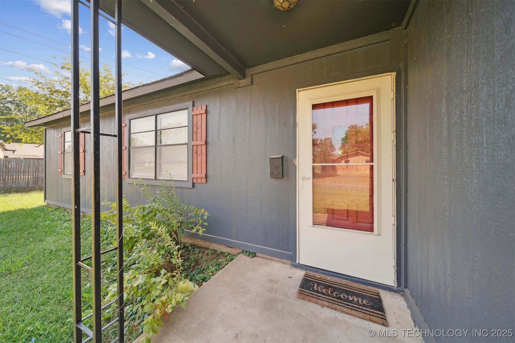 2815 Monta Place Property Photo 4