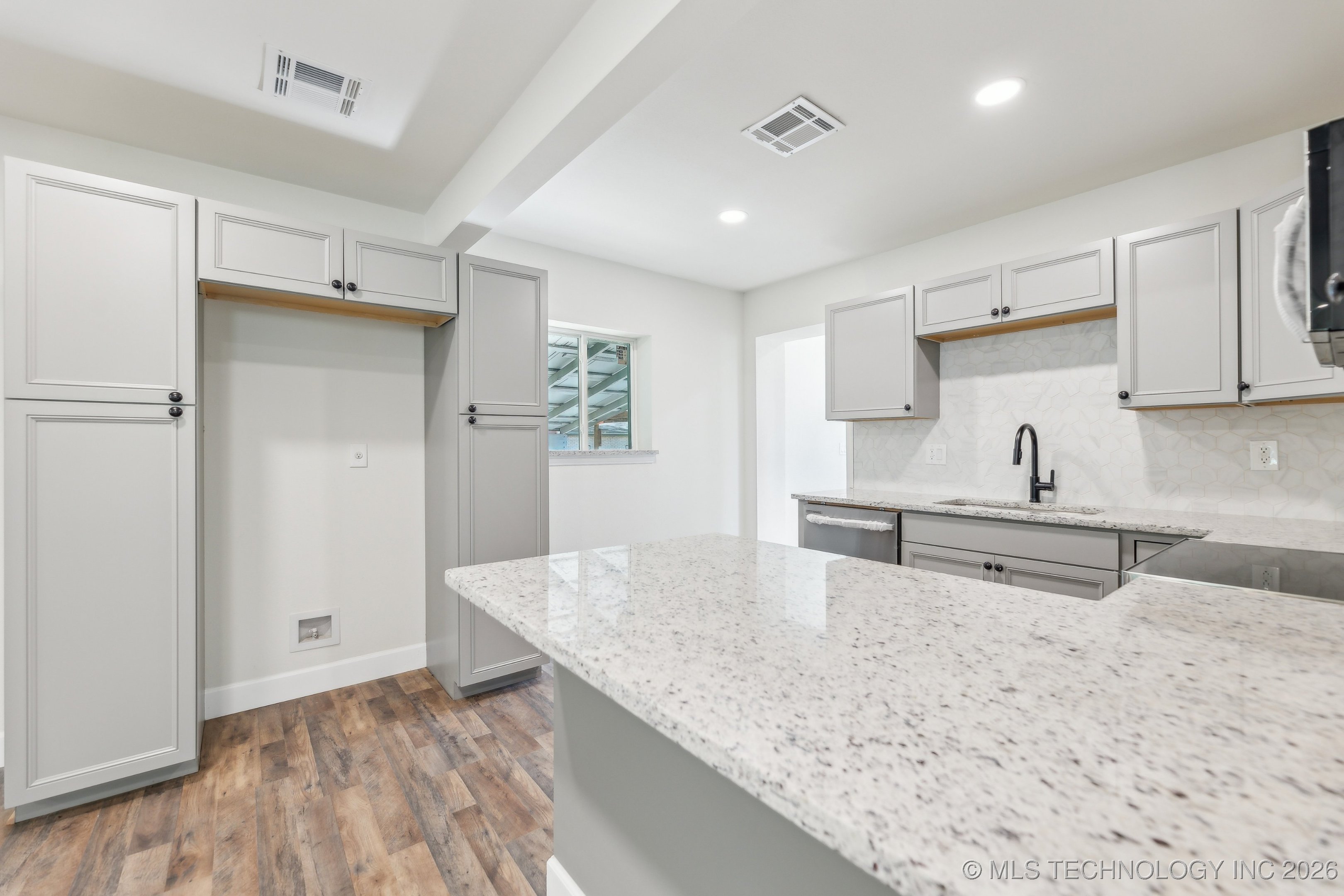 1006 N K Street Property Photo 8