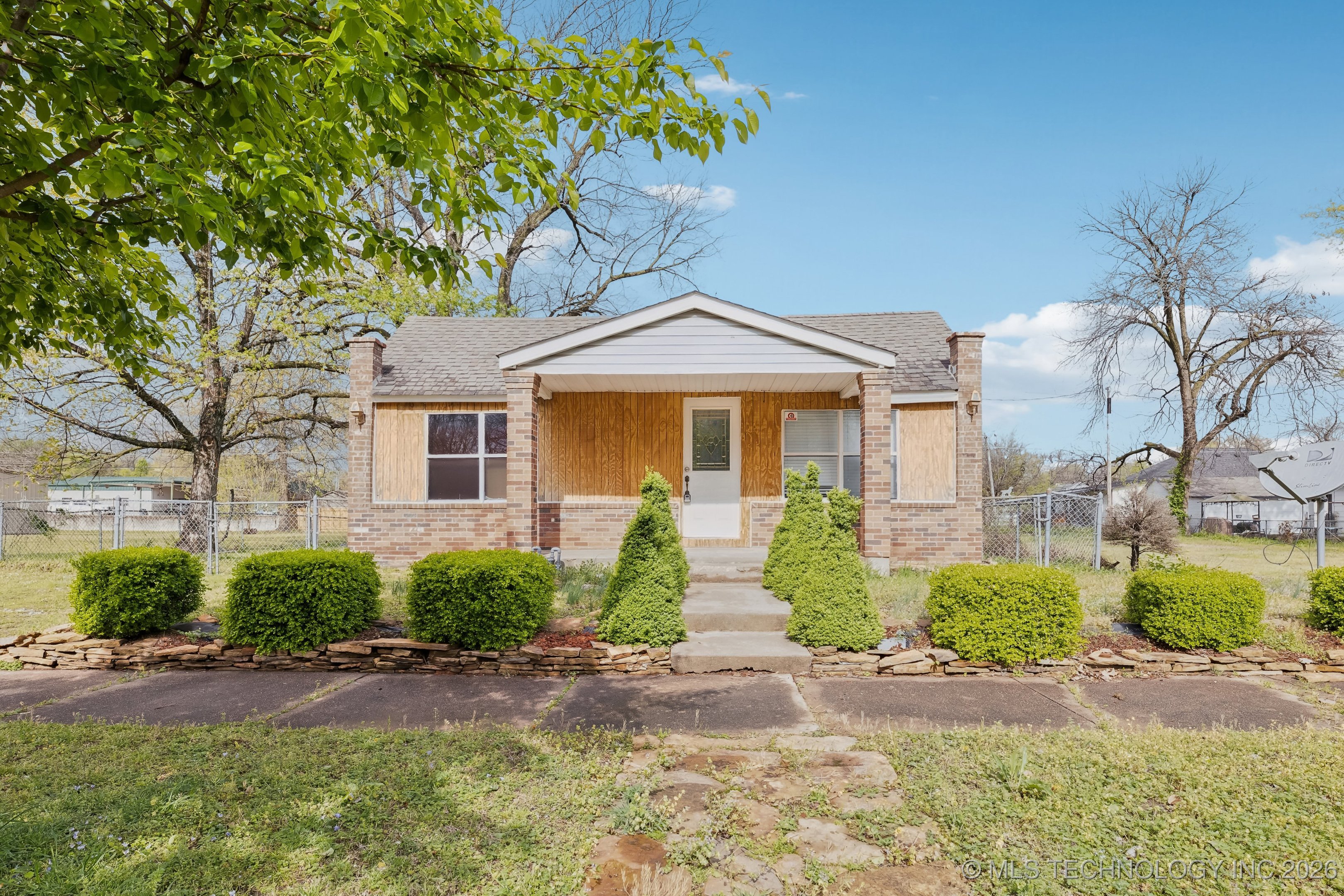 123 N M Street Property Photo 1