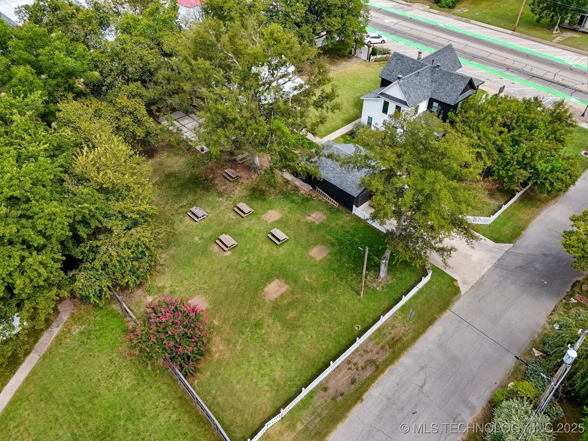 924 S Main Street Property Photo 4