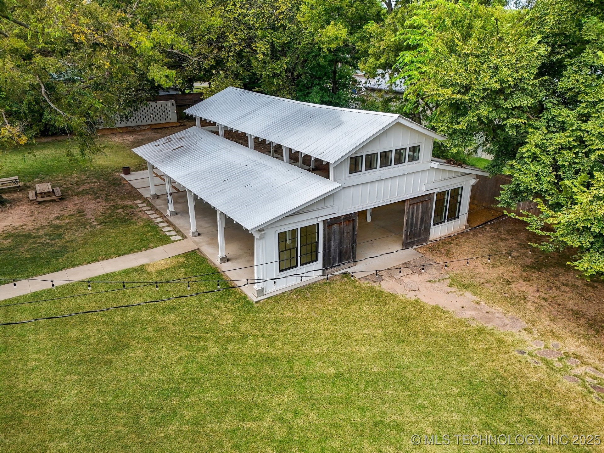 924 S Main Street Property Photo 5