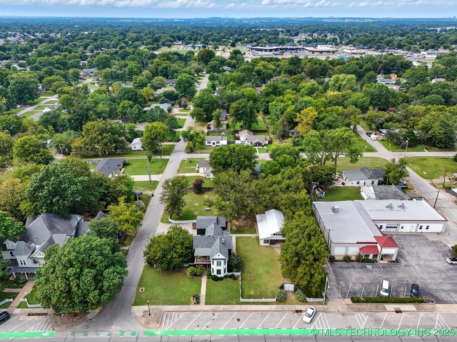 924 S Main Street Property Photo 6