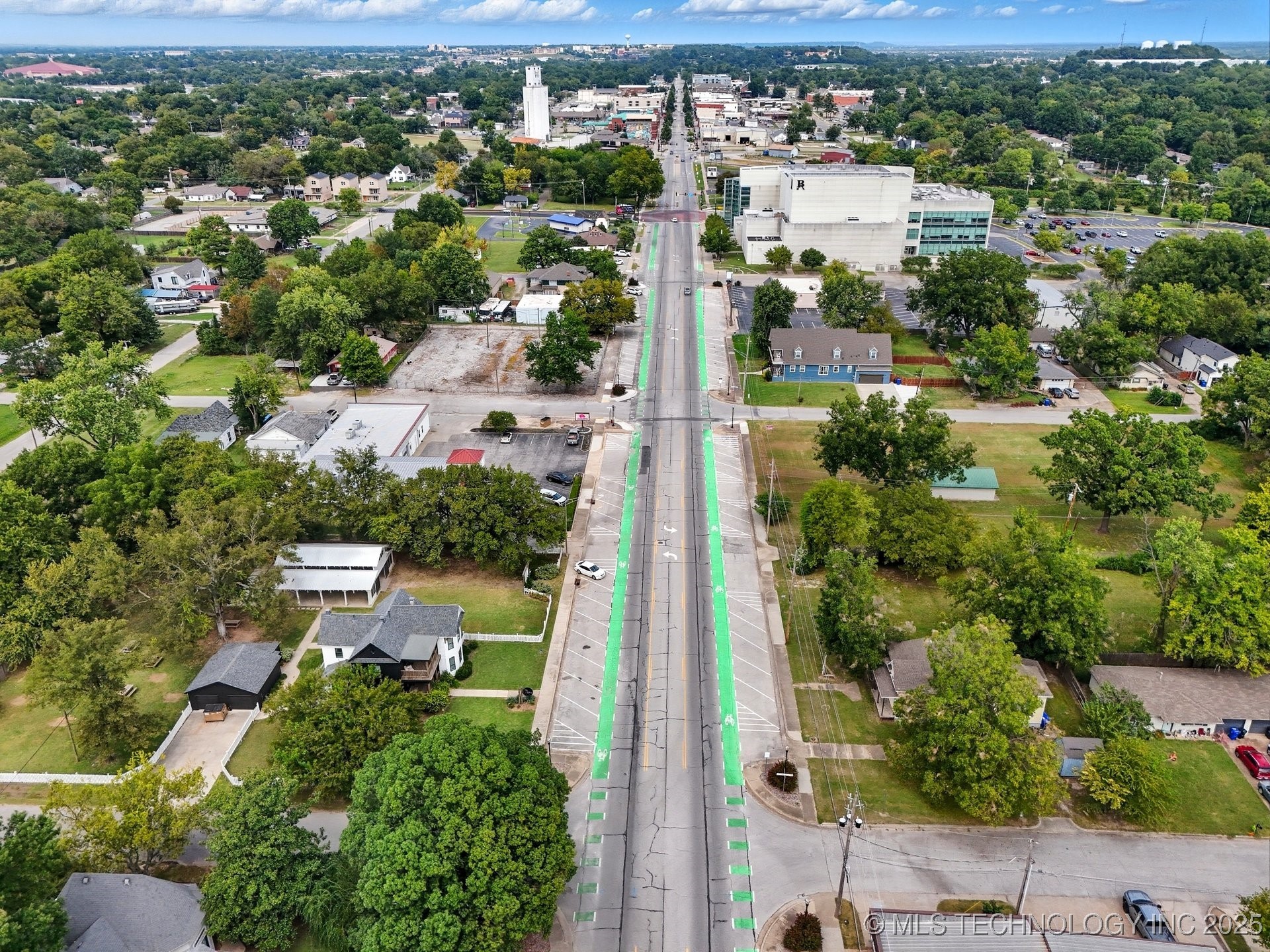 924 S Main Street Property Photo 7