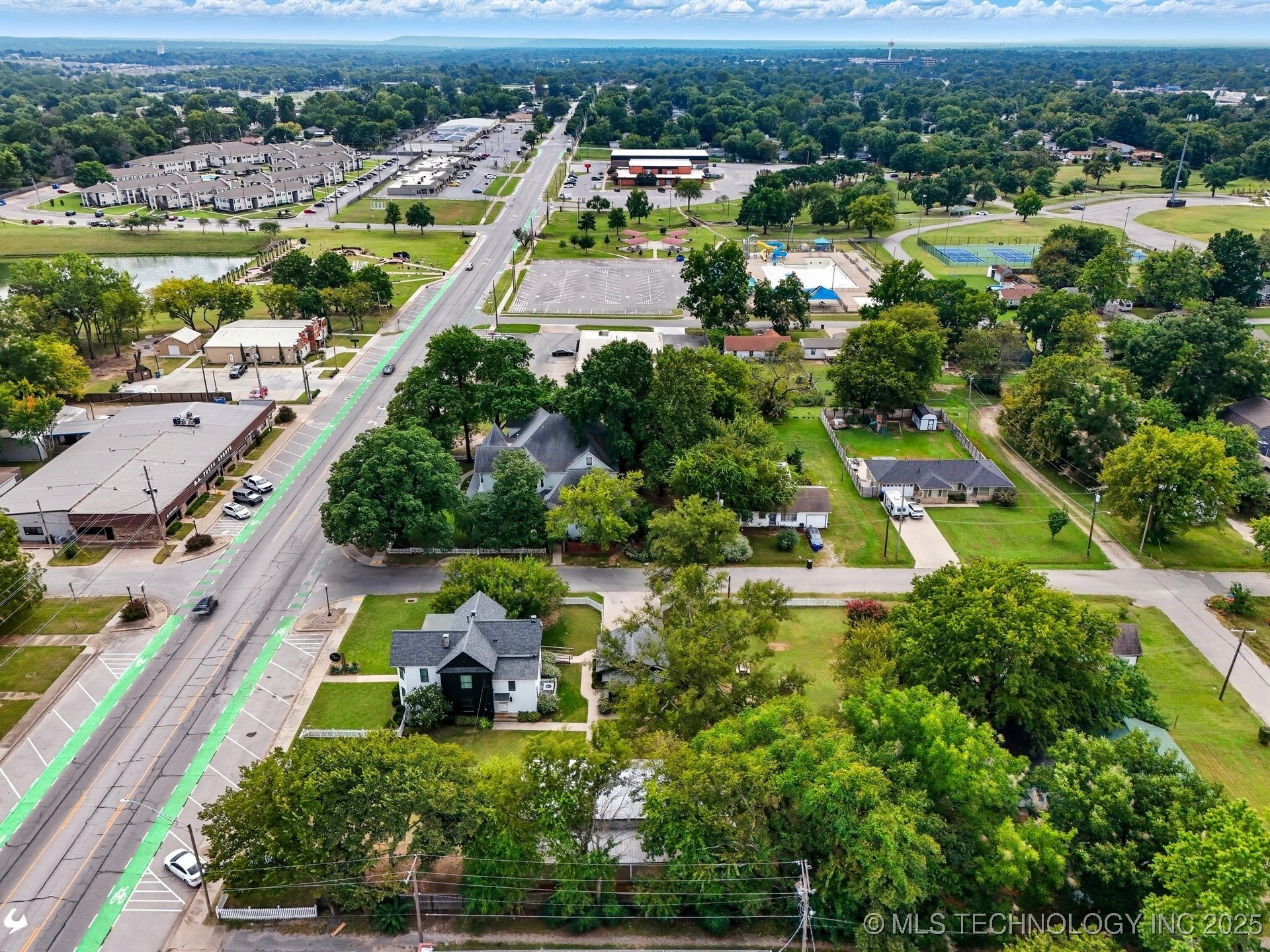 924 S Main Street Property Photo 8