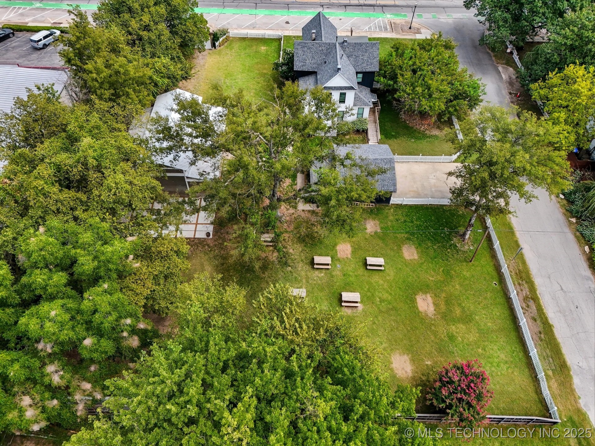 924 S Main Street Property Photo 11