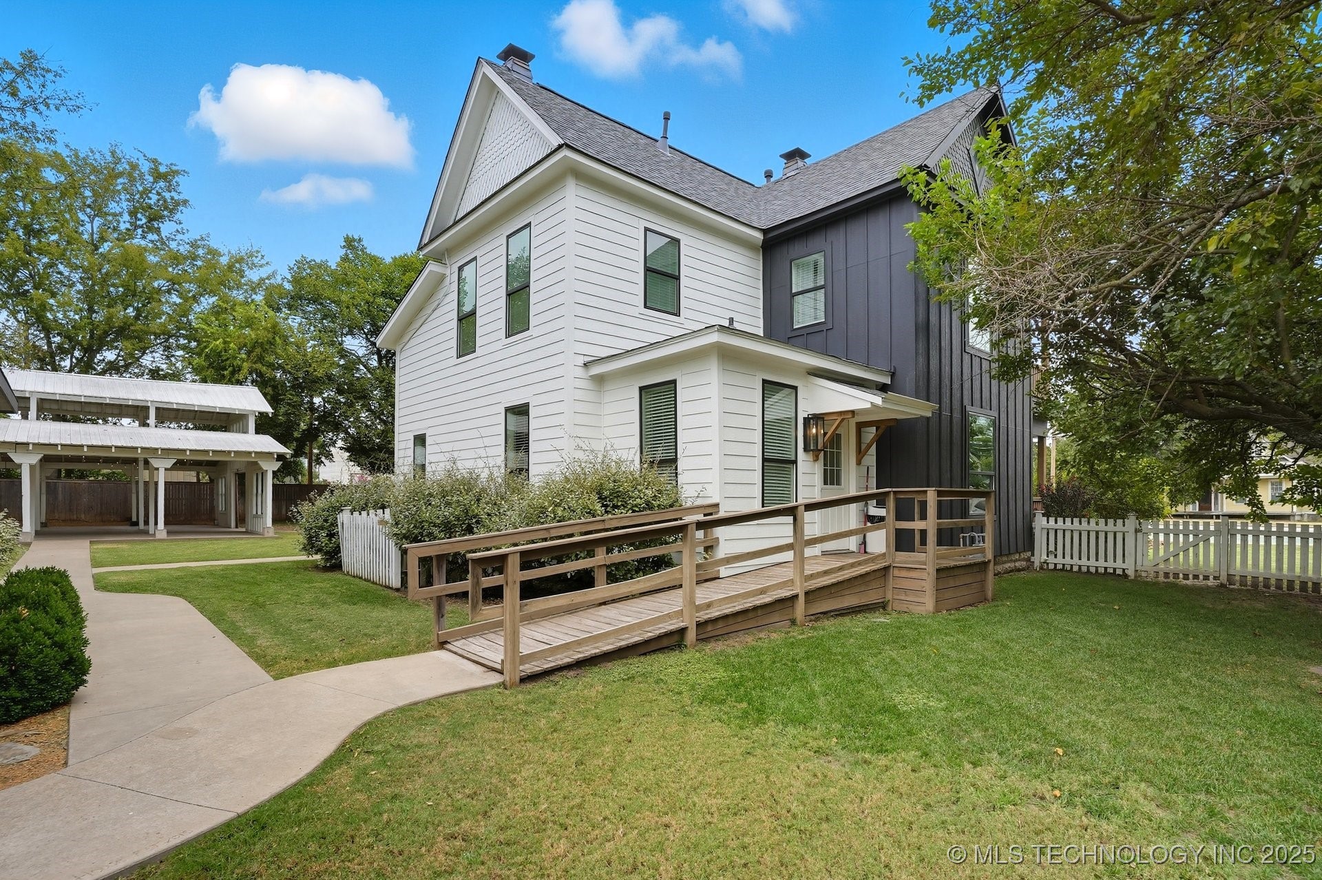 924 S Main Street Property Photo 15