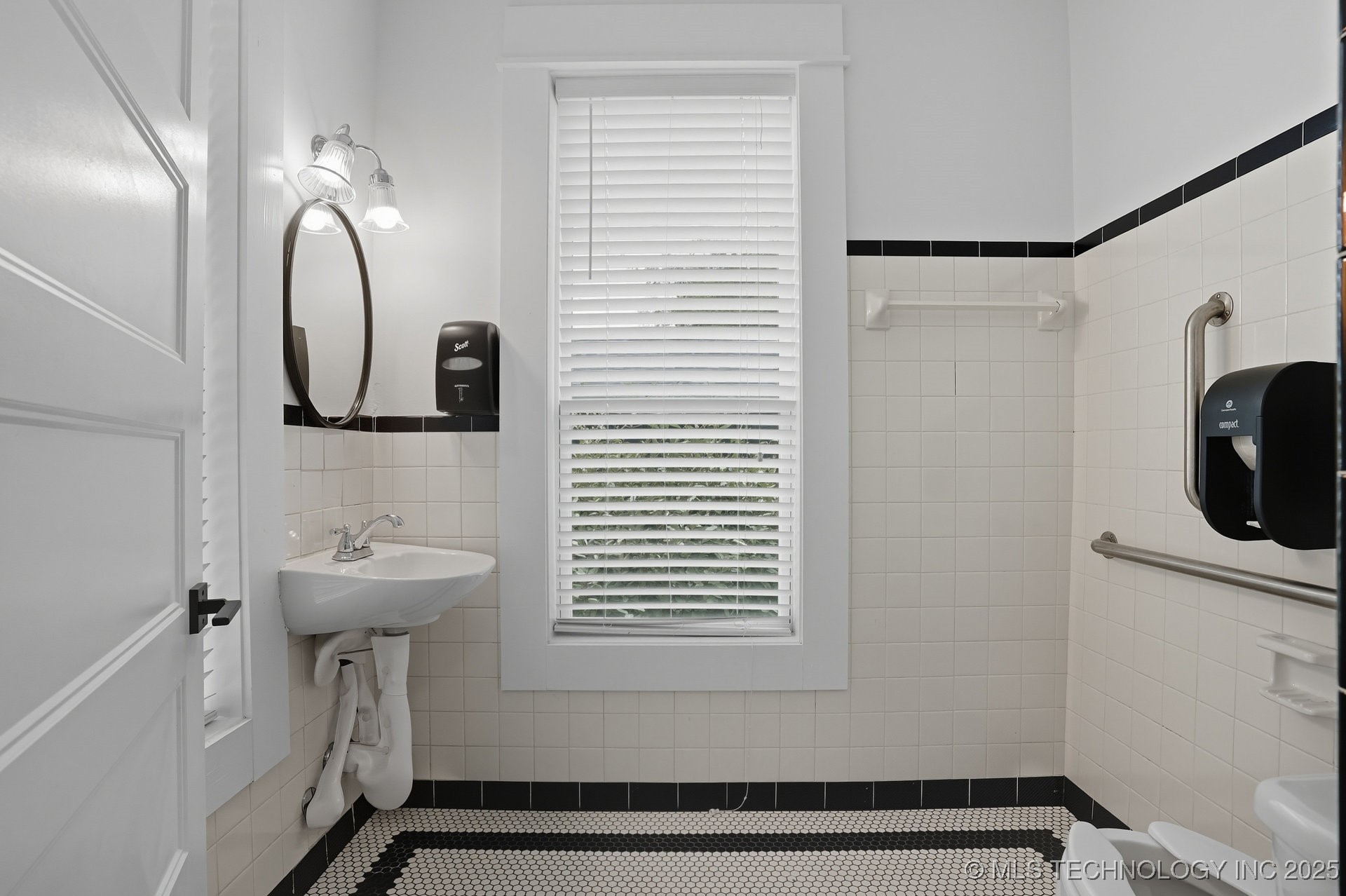 924 S Main Street Property Photo 44