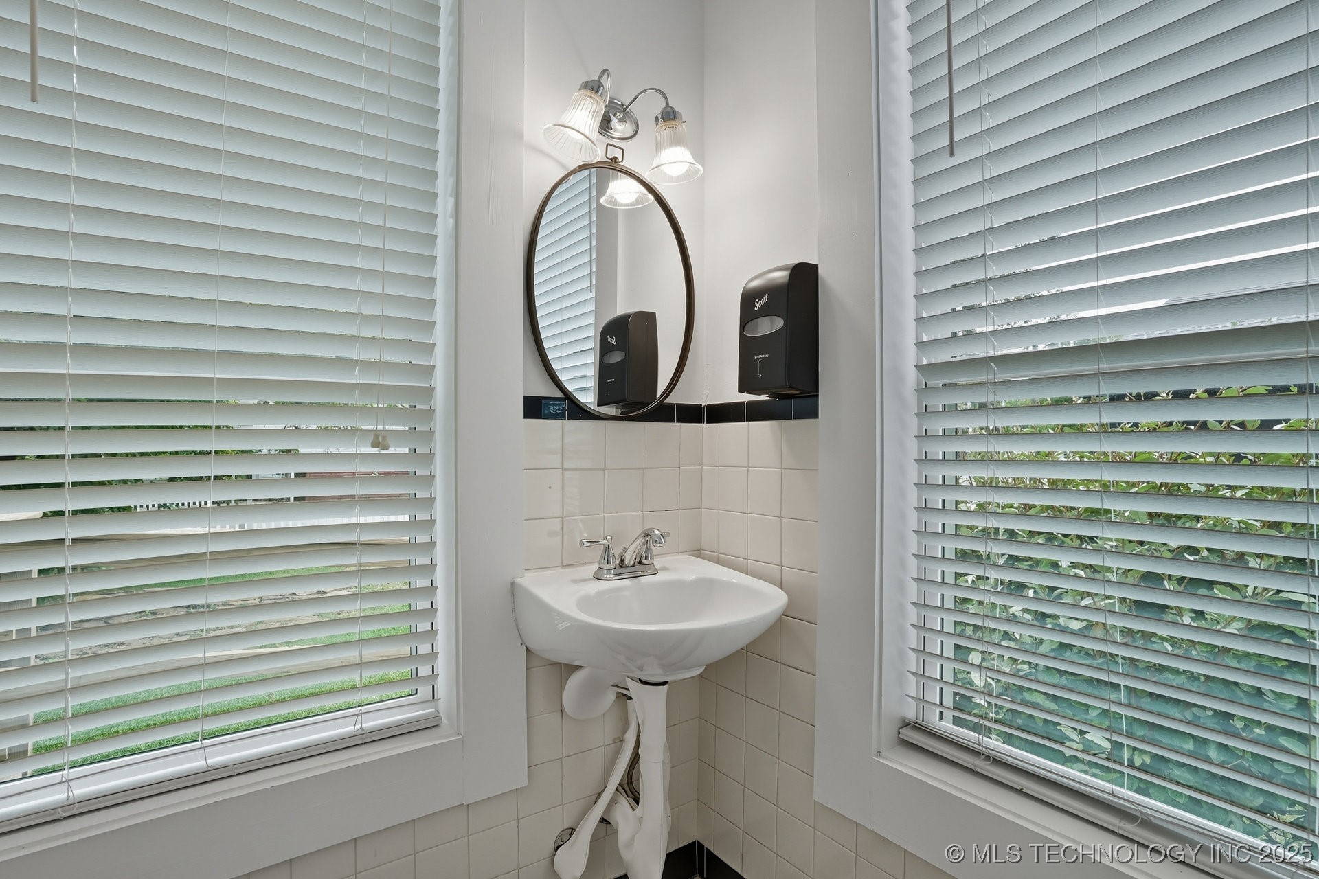 924 S Main Street Property Photo 45