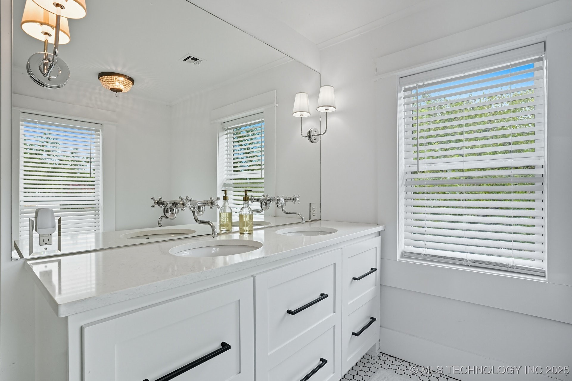 924 S Main Street Property Photo 53