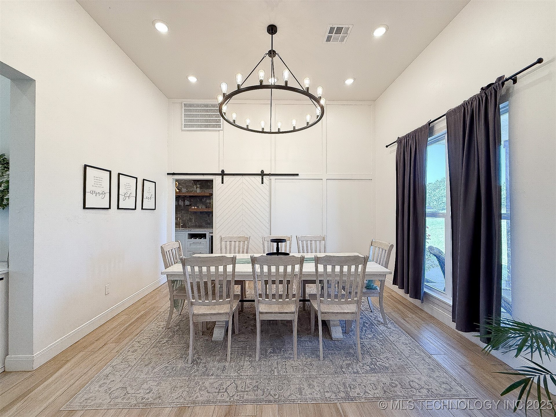 1429 Cedar Ridge Property Photo 5