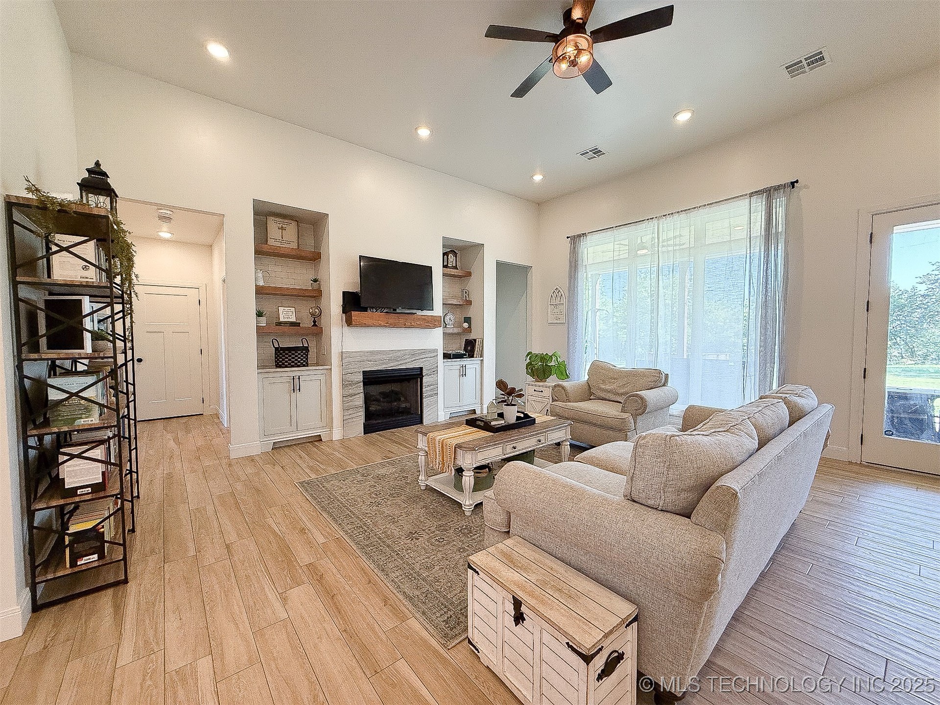 1429 Cedar Ridge Property Photo 6