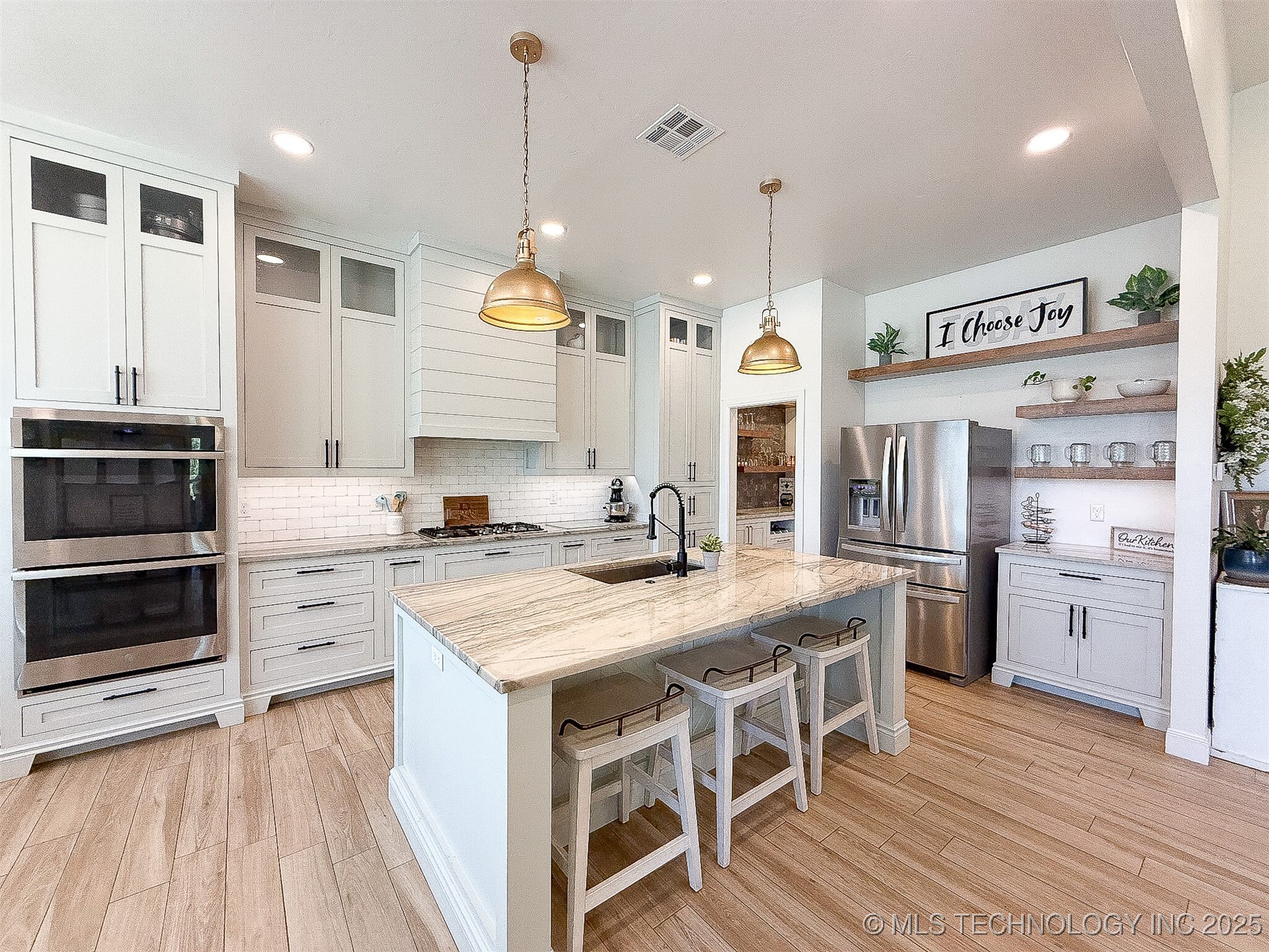 1429 Cedar Ridge Property Photo 8